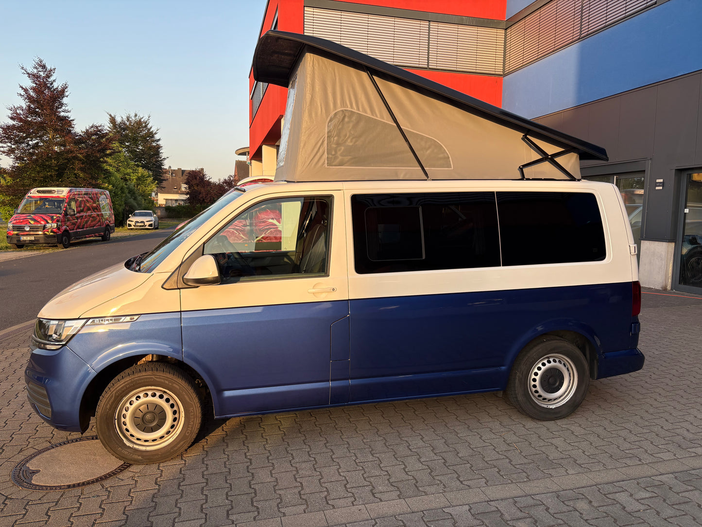 Volkswagen T6.1 Camper 2.0 TDI 150PS unfallfrei | Wohnmobil mit Hubdach Schlafdach, PDC, Navi, Rückfahrkamera | Campervan Umbau 5 Sitzer VW