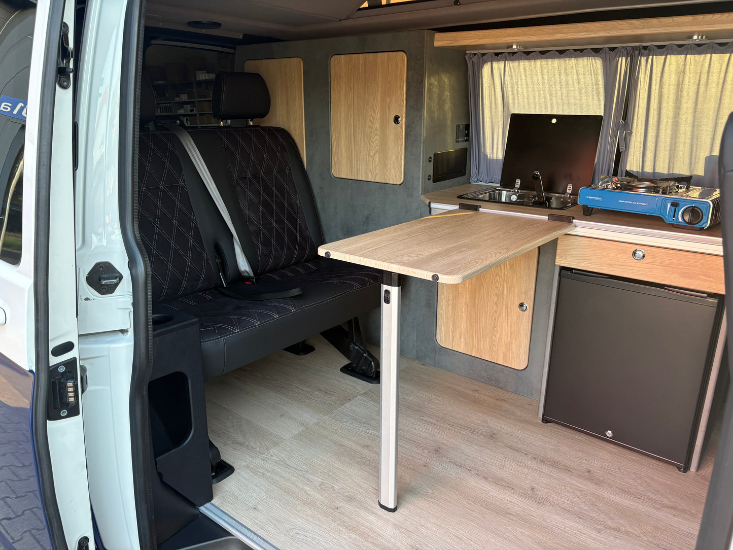 Volkswagen T6.1 Camper 2.0 TDI 150PS unfallfrei | Wohnmobil mit Hubdach Schlafdach, PDC, Navi, Rückfahrkamera | Campervan Umbau 5 Sitzer VW