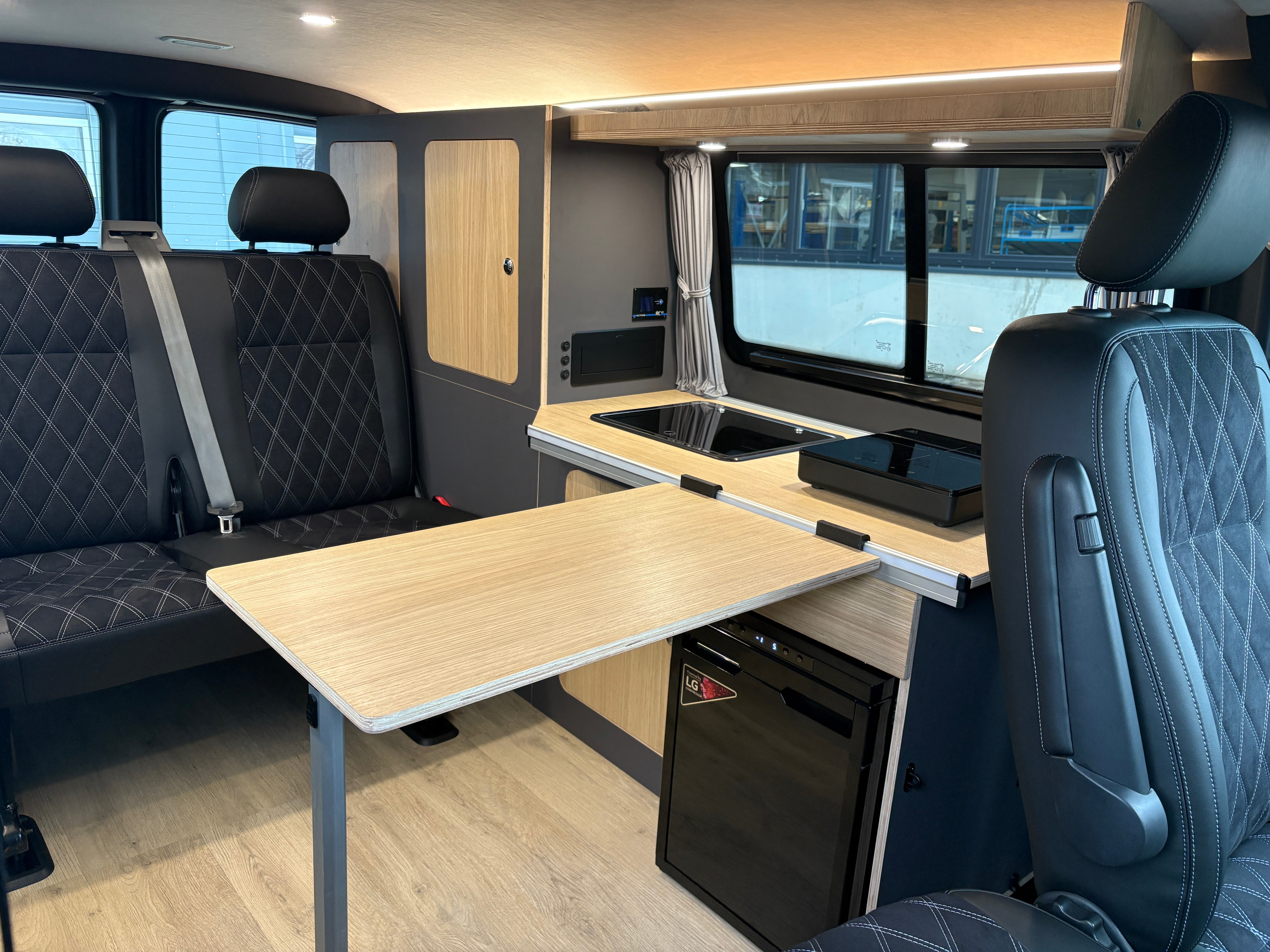 Volkswagen T6.1 Camper 2.0 TDI 150PS DSG Automatik unfallfrei | Wohnmobil mit Navi, PDC, Rückfahrkamera | Campervan Umbau 5 Sitzer | VW Bulli