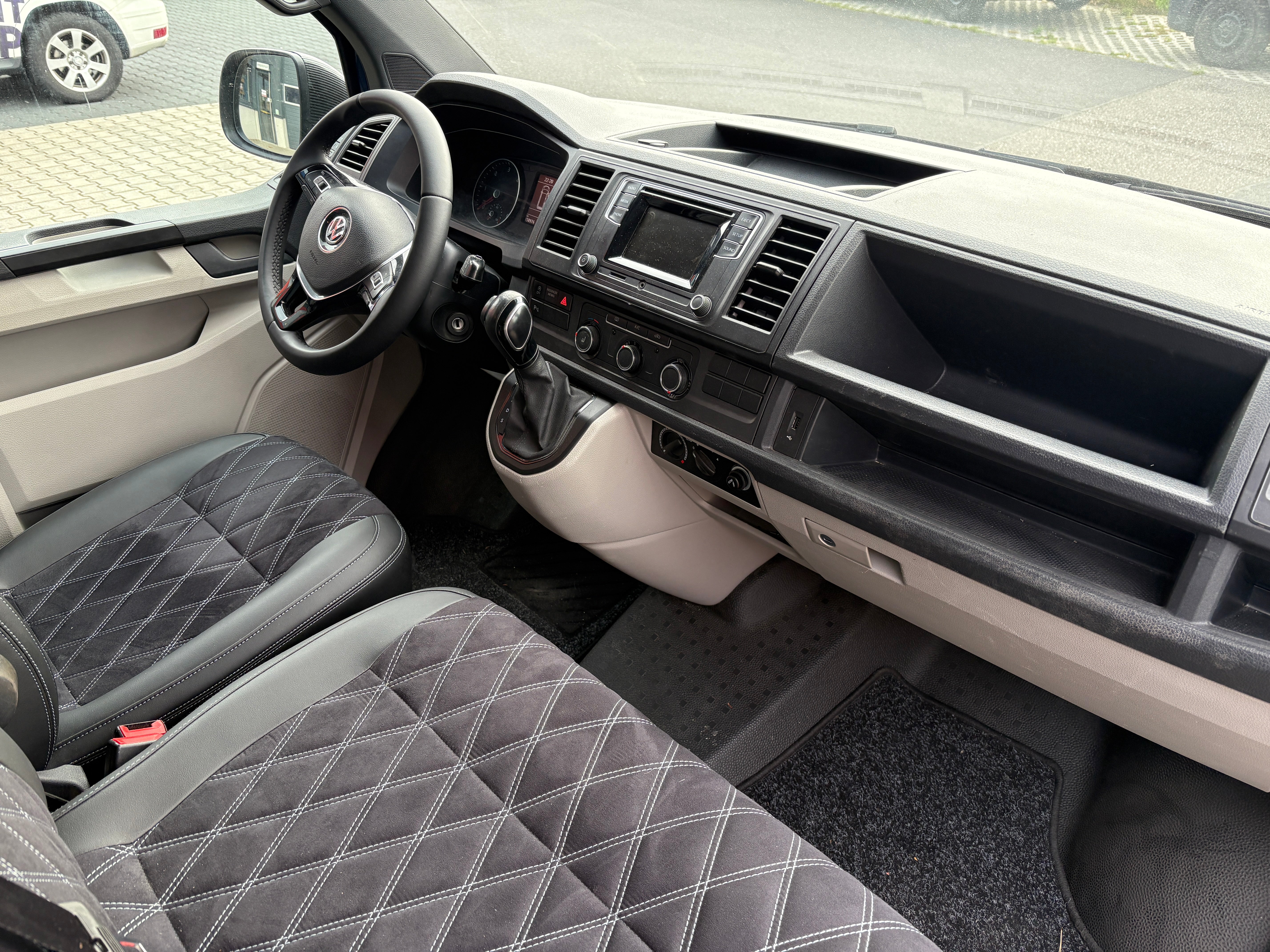 Volkswagen T6 Camper 2.0 TDI DSG Automatik 150PS unfallfrei | Wohnmobil mit Hubdach Schlafdach Standheizung, Rückfahrkamera mit PDC | Campervan Umbau 5 Sitzer | VW Bulli