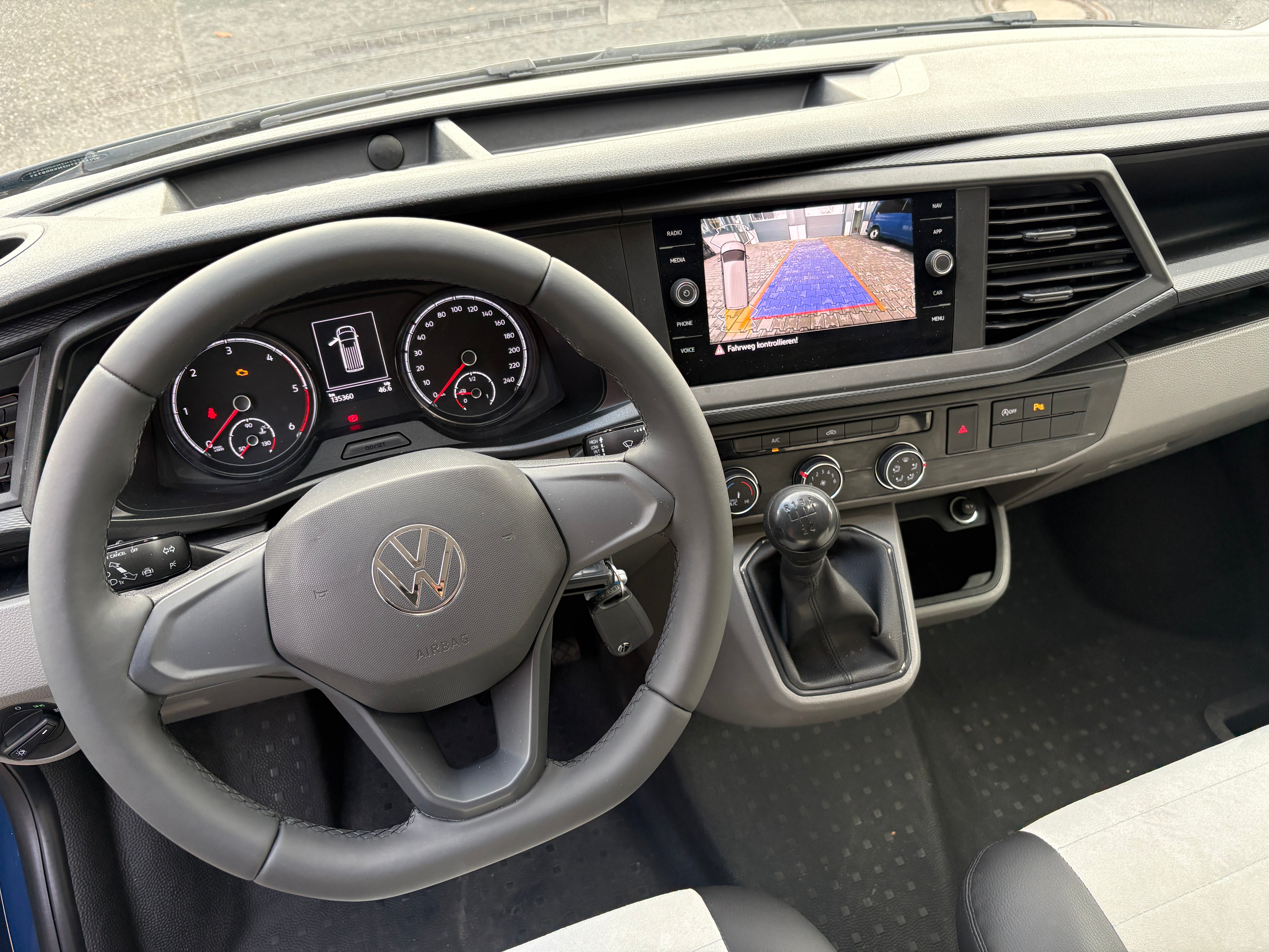 Volkswagen T6.1 Camper 2.0 TDI 110PS unfallfrei | Wohnmobil mit Hubdach Schlafdach, PDC, Navi, Rückfahrkamera | Campervan Umbau 5 Sitzer