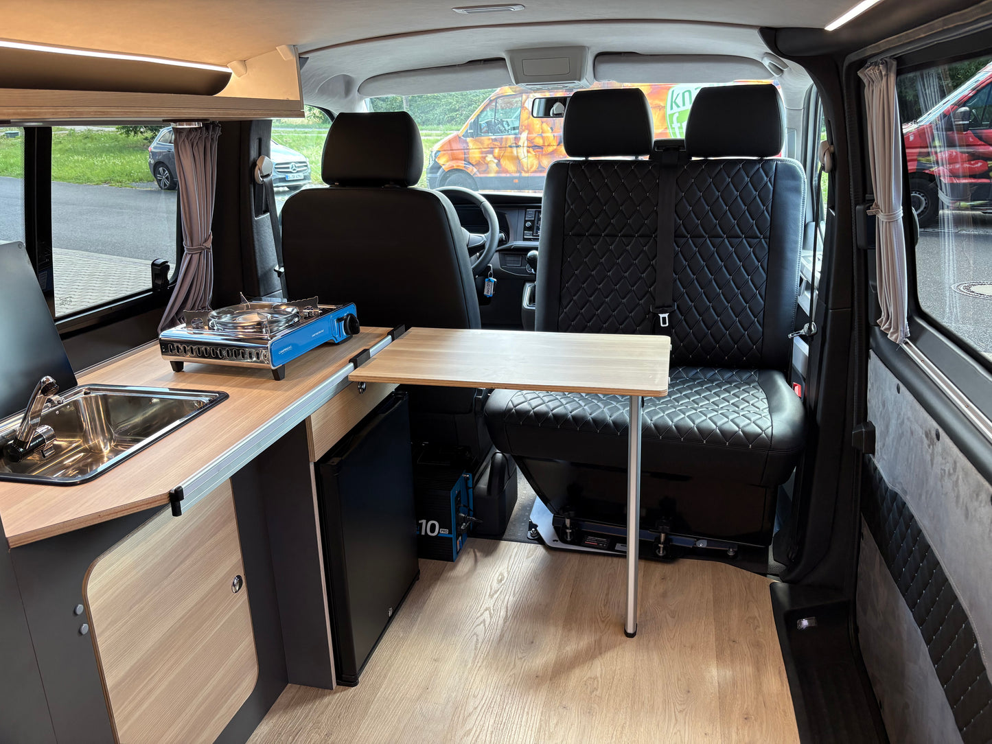 Volkswagen T6.1 Camper 2.0 TDI 110PS Schaltgetriebe unfallfrei | Wohnmobil mit PDC, Rückfahrkamera | Campervan Umbau 5 Sitzer | VW
