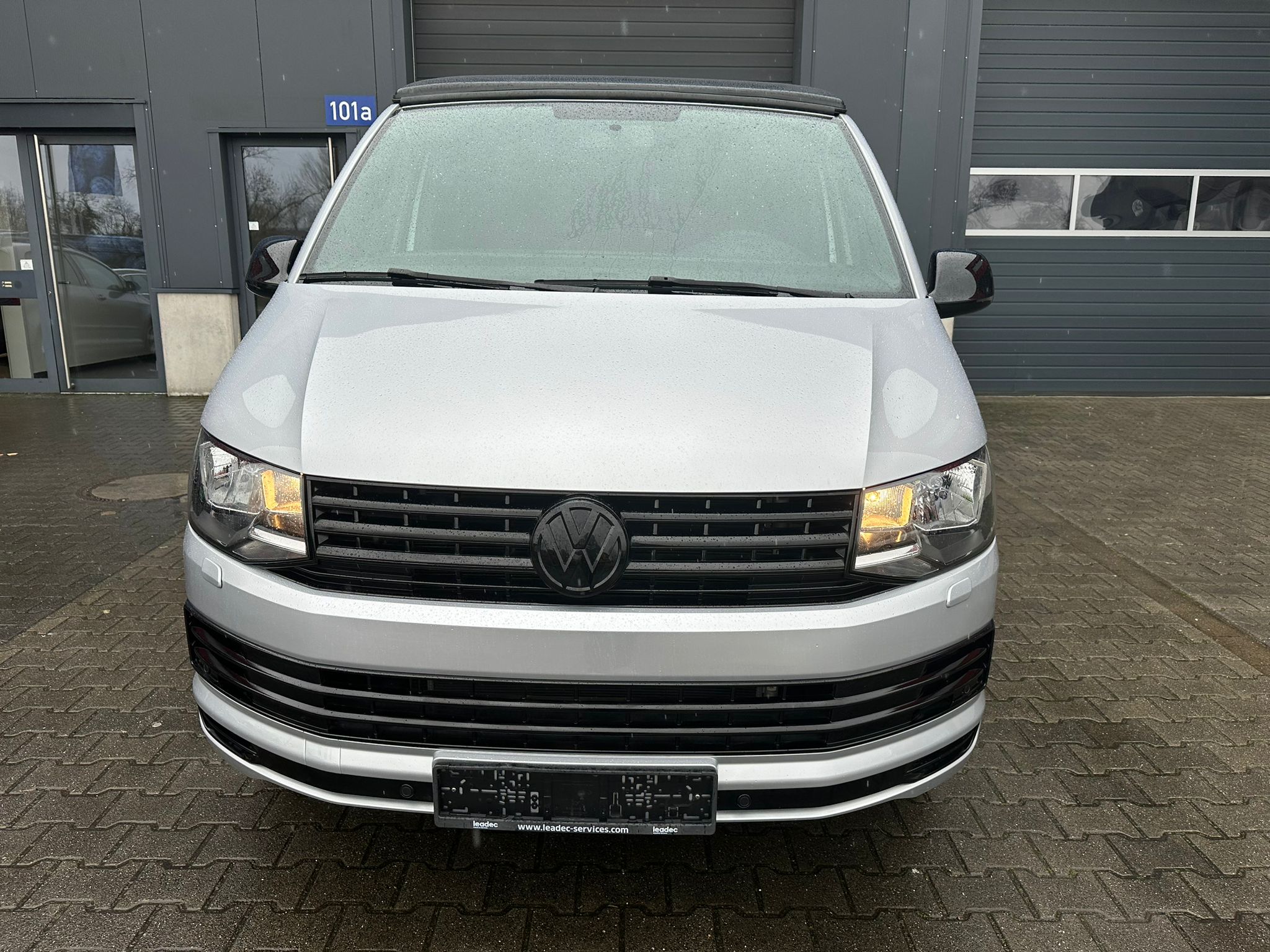 Volkswagen T6 Camper 2.0 TDI 102PS unfallfrei | Wohnmobil mit Hubdach Schlafdach, PDC, Navi, Rückfahrkamera | Campervan Umbau 5 Sitzer
