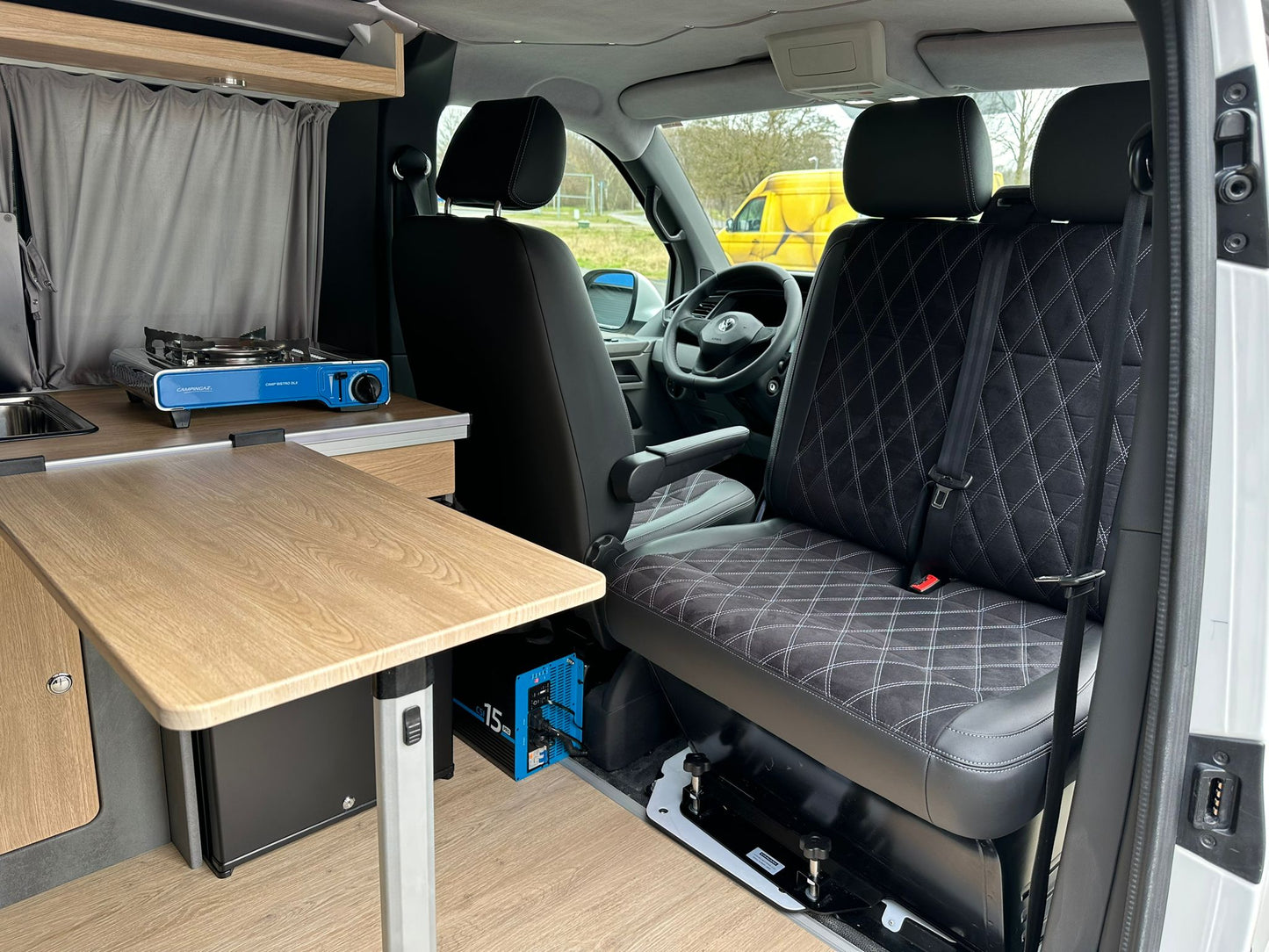 Volkswagen T6.1 Camper 2.0 TDI 150PS unfallfrei | Wohnmobil mit Hubdach Schlafdach, PDC, Navi, Rückfahrkamera | Campervan Umbau 5 Sitzer