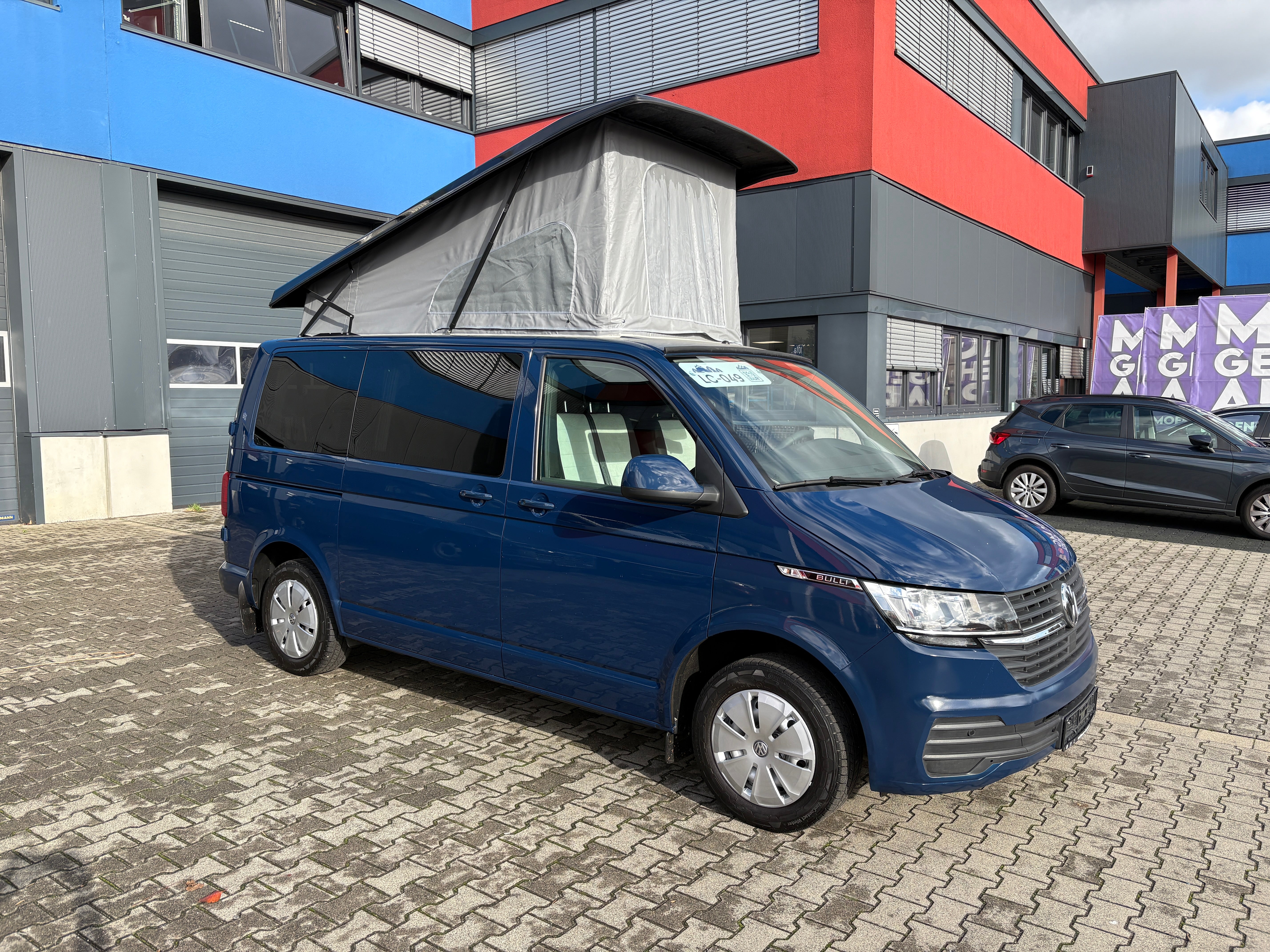 Volkswagen T6.1 Camper 2.0 TDI 110PS unfallfrei | Wohnmobil mit Hubdach Schlafdach, PDC, Navi, Rückfahrkamera | Campervan Umbau 5 Sitzer