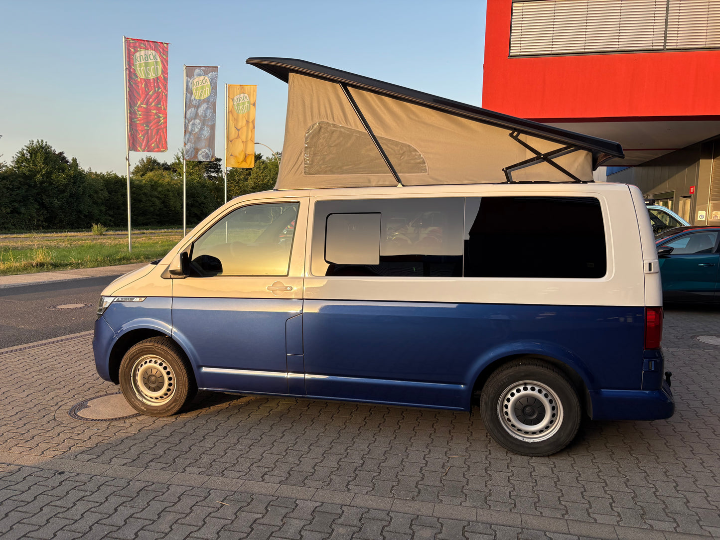 Volkswagen T6.1 Camper 2.0 TDI 150PS unfallfrei | Wohnmobil mit Hubdach Schlafdach, PDC, Navi, Rückfahrkamera | Campervan Umbau 5 Sitzer VW