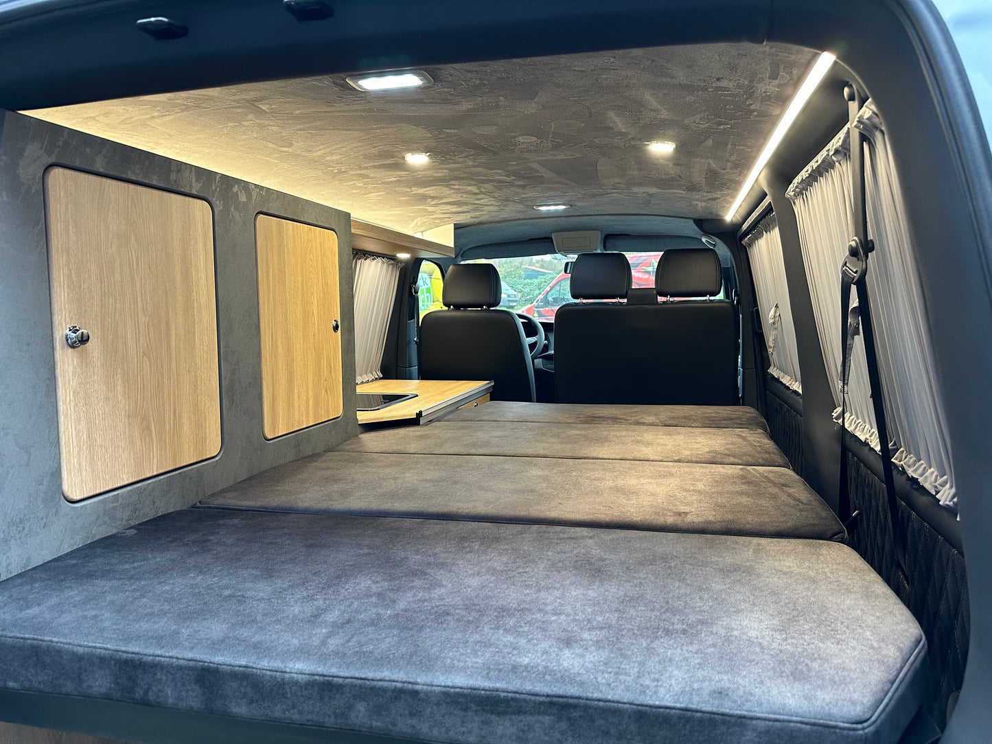 Volkswagen T6.1 Camper 2.0 TDI 110PS unfallfrei | Wohnmobil mit Navi, PDC, Rückfahrkamera | Campervan Umbau 5 Sitzer Leder