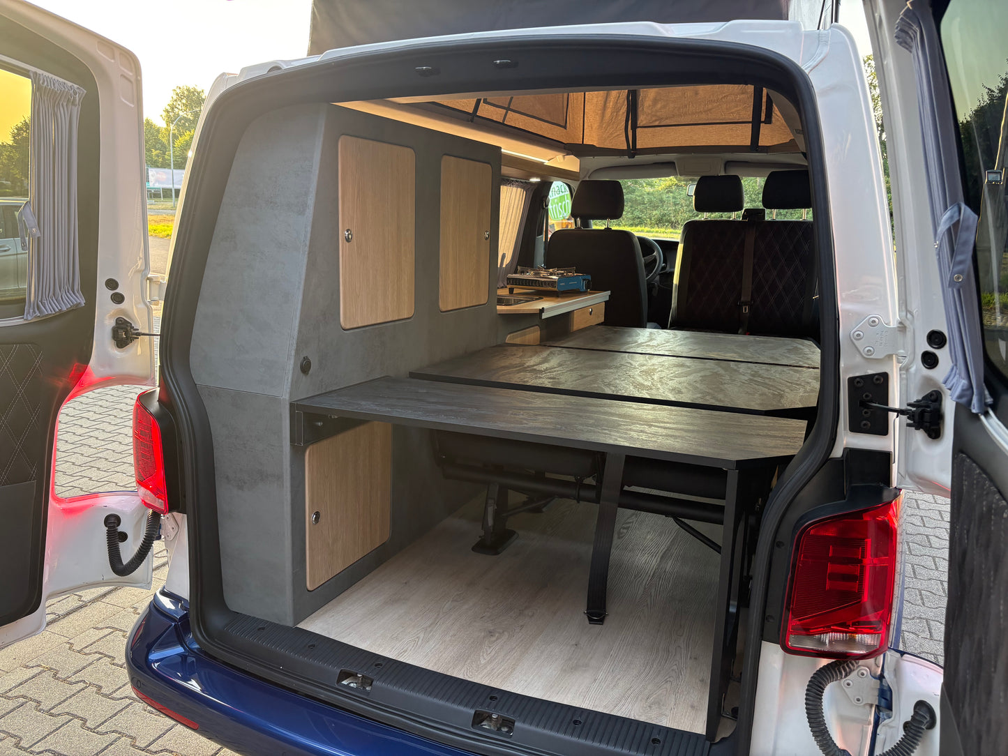 Volkswagen T6.1 Camper 2.0 TDI 150PS unfallfrei | Wohnmobil mit Hubdach Schlafdach, PDC, Navi, Rückfahrkamera | Campervan Umbau 5 Sitzer VW