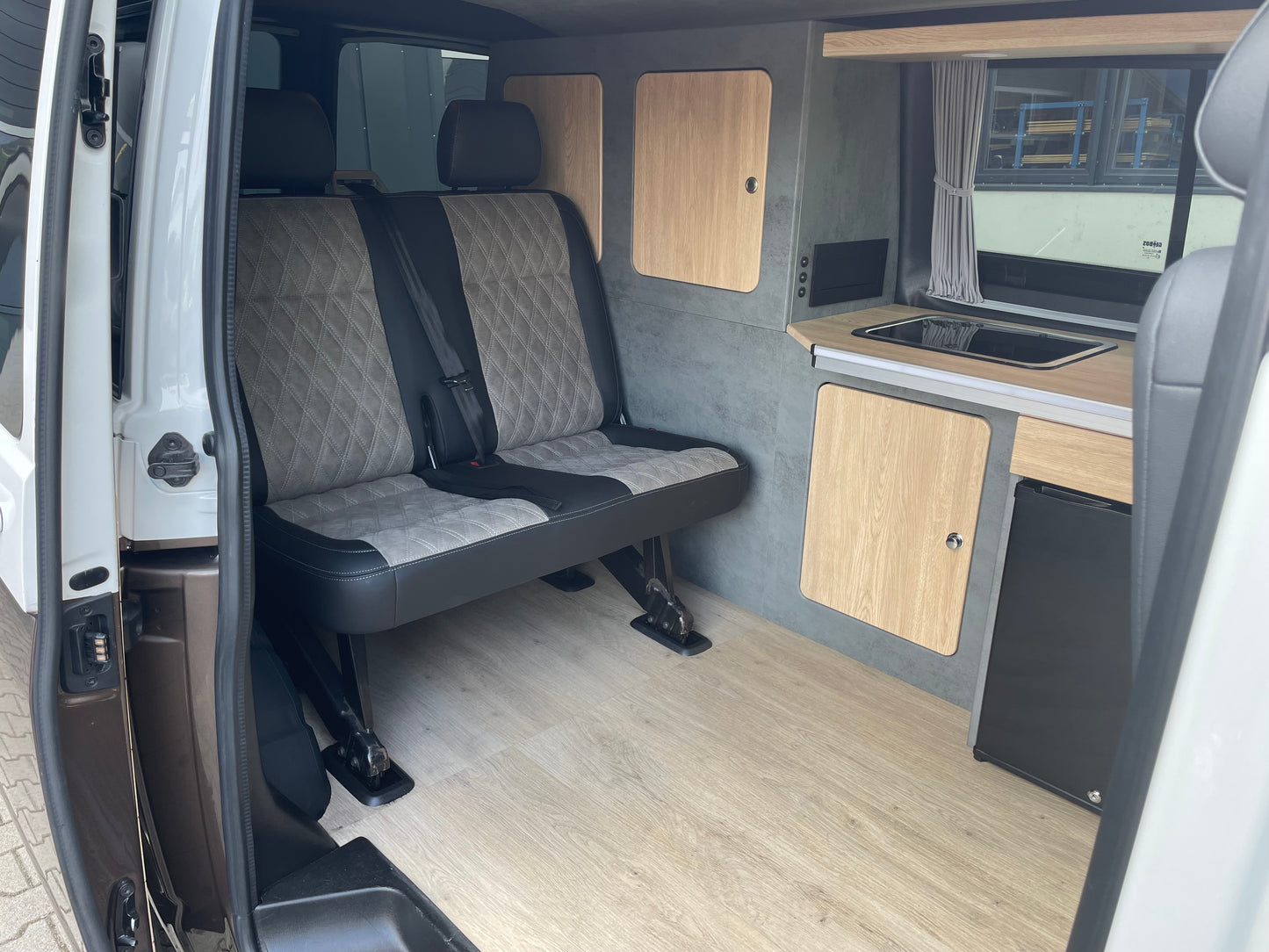 Volkswagen T6 Camper DSG 2.0 TDI 150PS unfallfrei | Wohnmobil mit Original VW Standheizung, PDC, Navi | Campervan Umbau 5 Sitzer