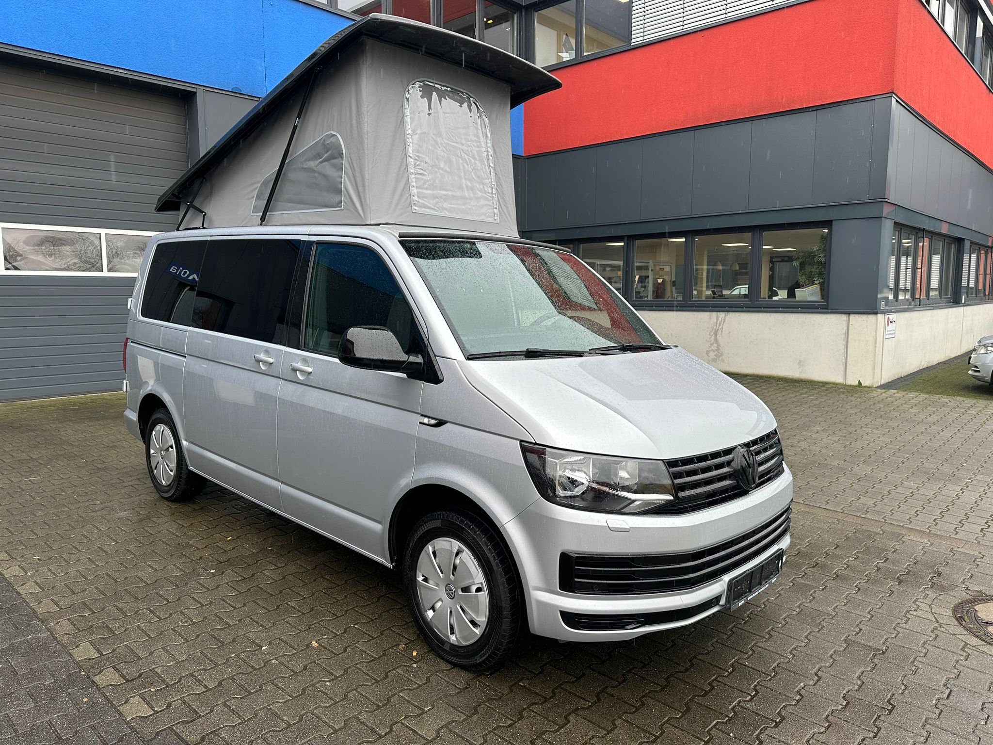 Volkswagen T6 Camper 2.0 TDI 102PS unfallfrei | Wohnmobil mit Hubdach Schlafdach, PDC, Navi, Rückfahrkamera | Campervan Umbau 5 Sitzer