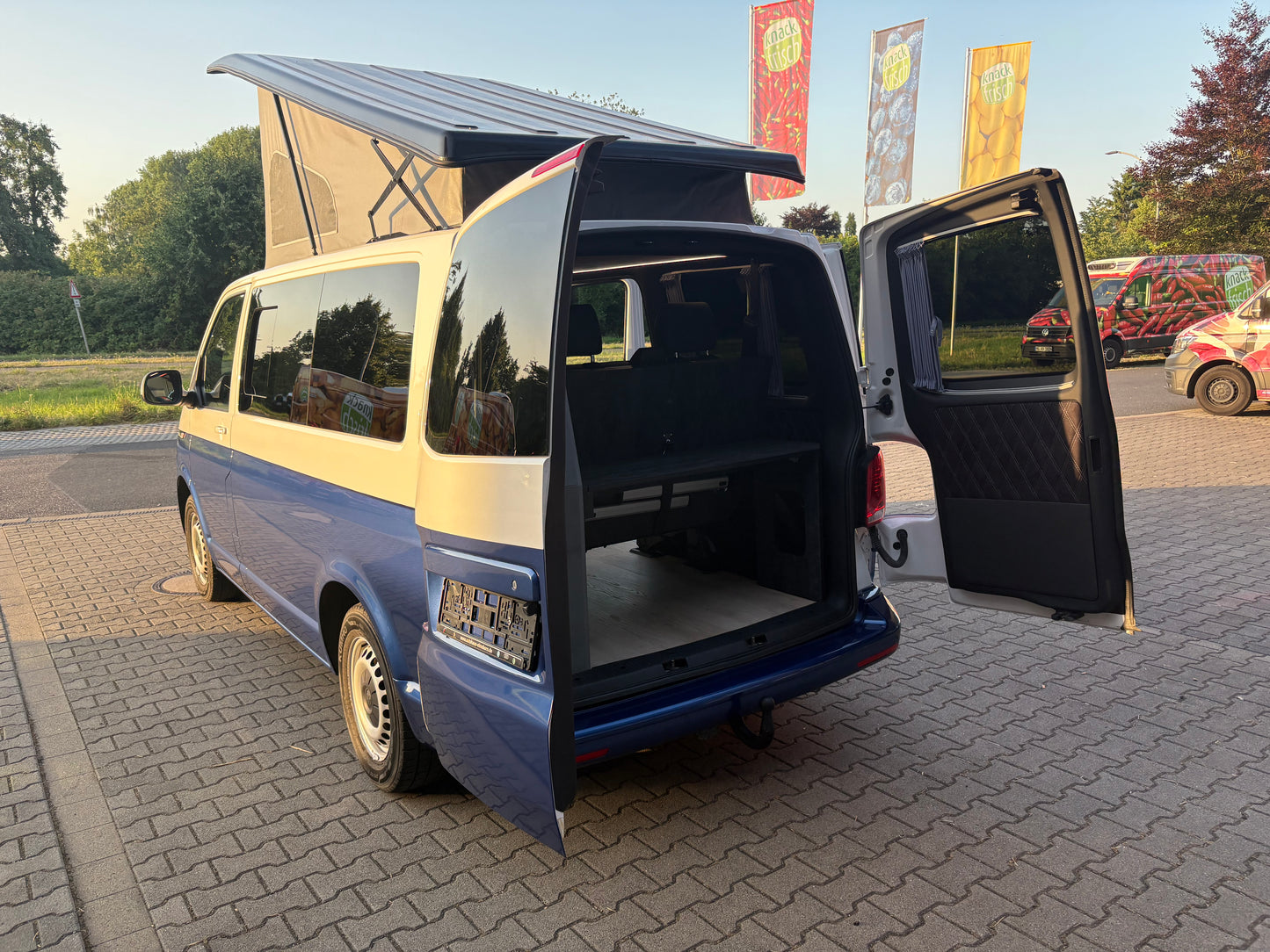 Volkswagen T6.1 Camper 2.0 TDI 150PS unfallfrei | Wohnmobil mit Hubdach Schlafdach, PDC, Navi, Rückfahrkamera | Campervan Umbau 5 Sitzer VW