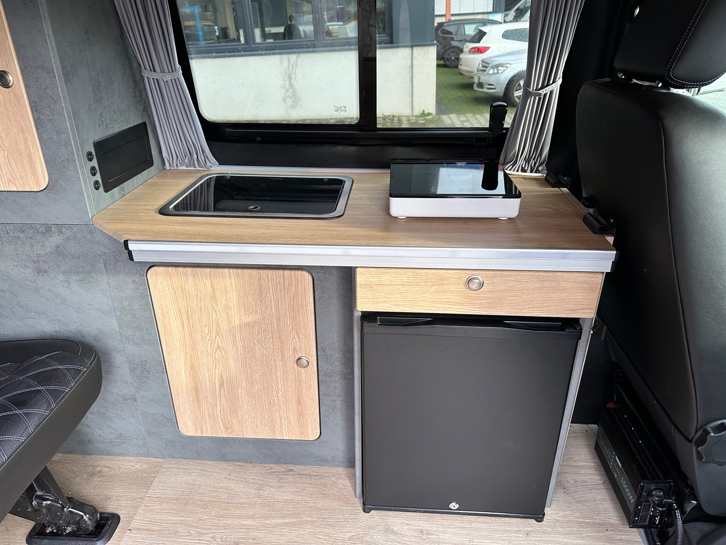Volkswagen T6 Camper 2.0 TDI 102PS unfallfrei | Wohnmobil mit PDC, Navi, Rückfahrkamera | Campervan Umbau 4 Sitzer Leder