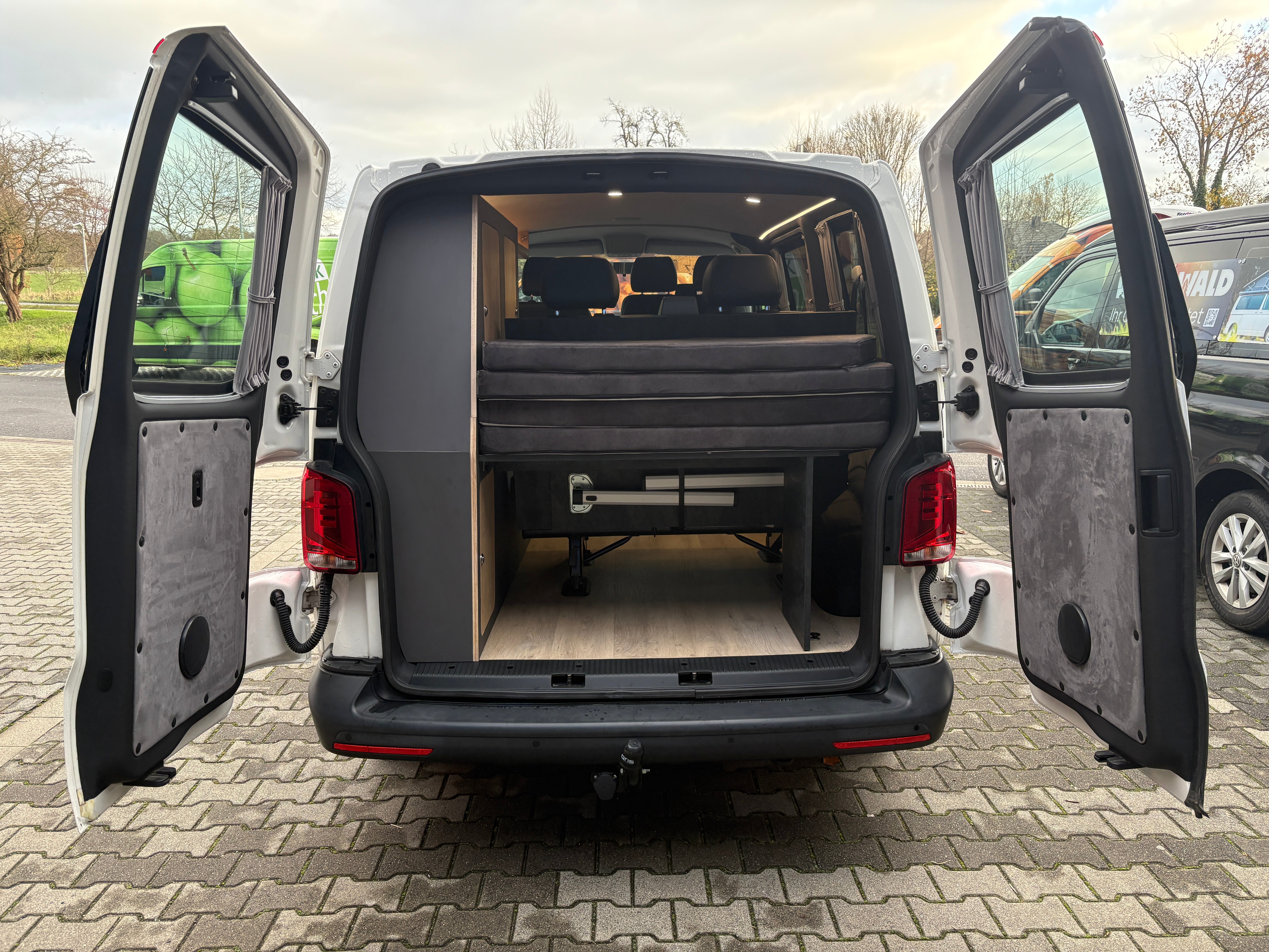 Volkswagen T6.1 Camper 2.0 TDI 150PS DSG Automatik unfallfrei | Wohnmobil mit Navi, PDC, Rückfahrkamera | Campervan Umbau 5 Sitzer | VW Bulli