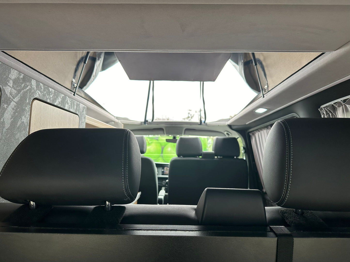 Volkswagen T6.1 Camper 2.0 TDI 150PS unfallfrei | Wohnmobil mit Hubdach Schlafdach, PDC, Navi, Rückfahrkamera | Campervan Umbau 5 Sitzer