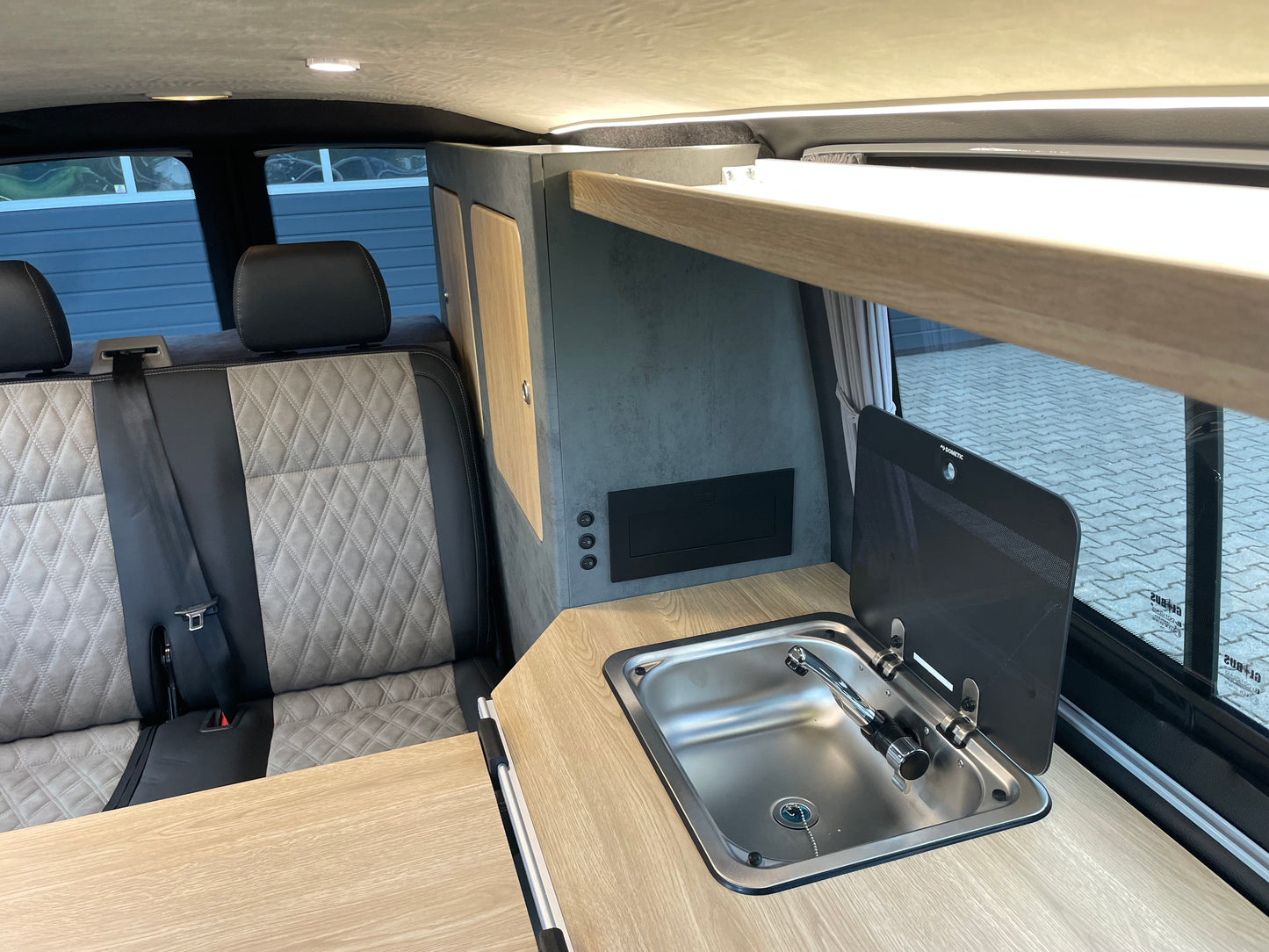Volkswagen T6 Camper DSG 2.0 TDI 150PS unfallfrei | Wohnmobil mit Original VW Standheizung, PDC, Navi | Campervan Umbau 5 Sitzer