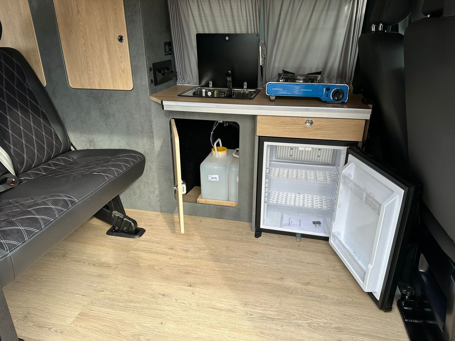 Volkswagen T6.1 Camper 2.0 TDI 150PS unfallfrei | Wohnmobil mit Hubdach Schlafdach, PDC, Navi, Rückfahrkamera | Campervan Umbau 5 Sitzer
