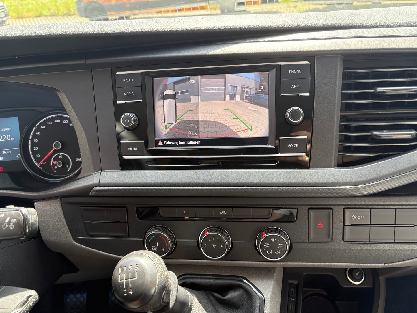 Volkswagen T6.1 Camper 2.0 TDI 110PS Schaltgetriebe unfallfrei | Wohnmobil mit PDC, Rückfahrkamera | Campervan Umbau 5 Sitzer | VW