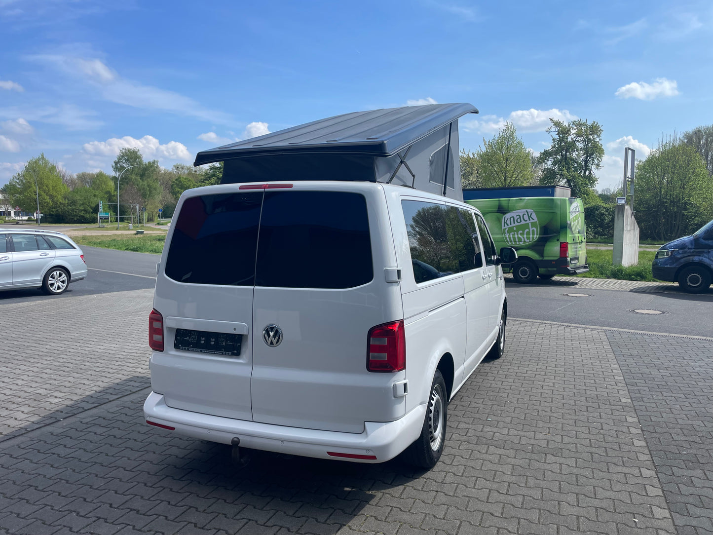 T6 Camper mit Toilette 2.0 TDI 102PS unfallfrei | Wohnmobil mit Hubdach Schlafdach, PDC, Navi, Rückfahrkamera | Campervan Umbau 5 Sitzer