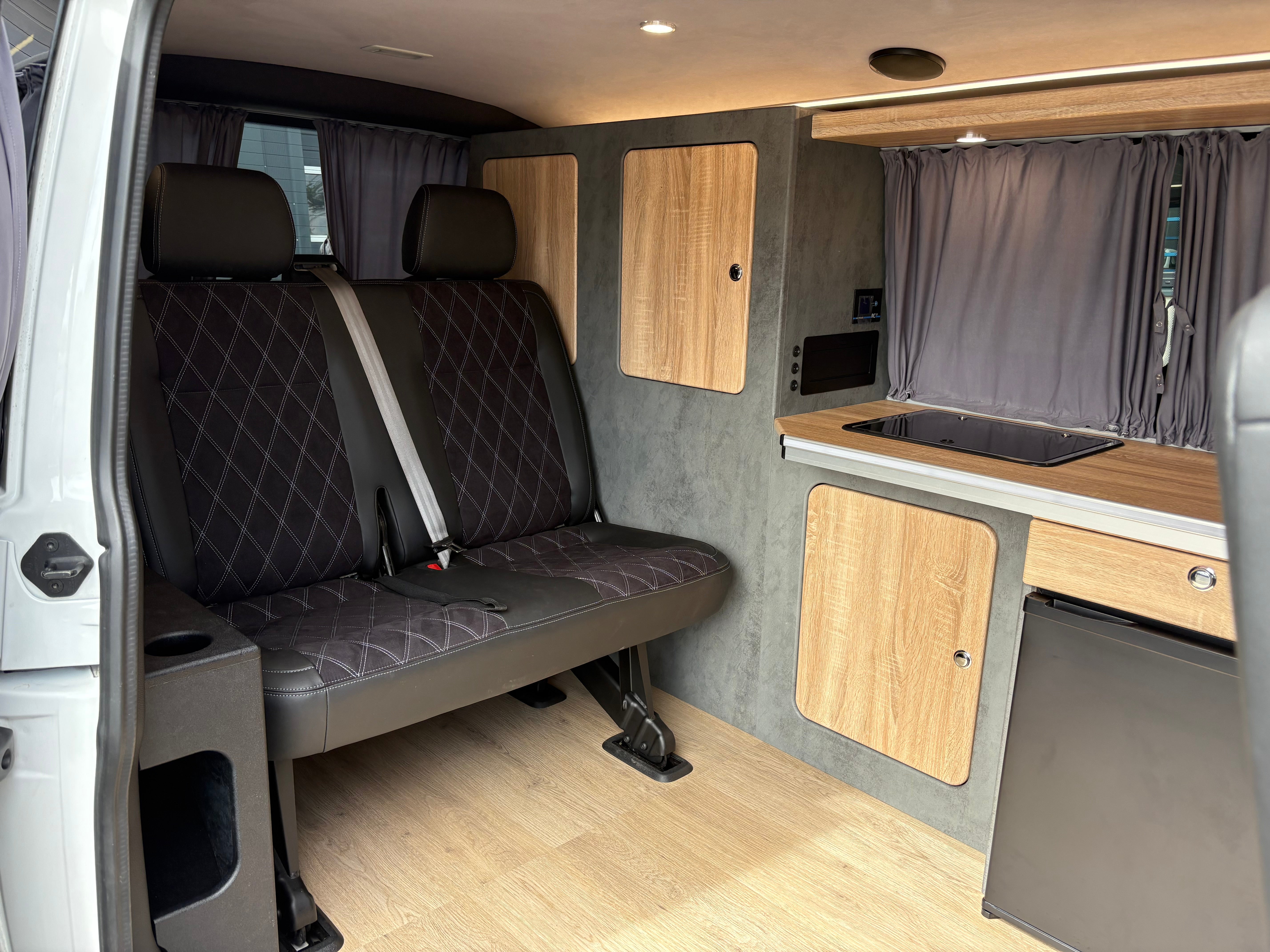 Volkswagen T6.1 Camper nur 59tkm 2.0 TDI 110PS Schaltgetriebe unfallfrei | Wohnmobil mit PDC, Rückfahrkamera | Campervan Umbau 5 Sitzer | VW