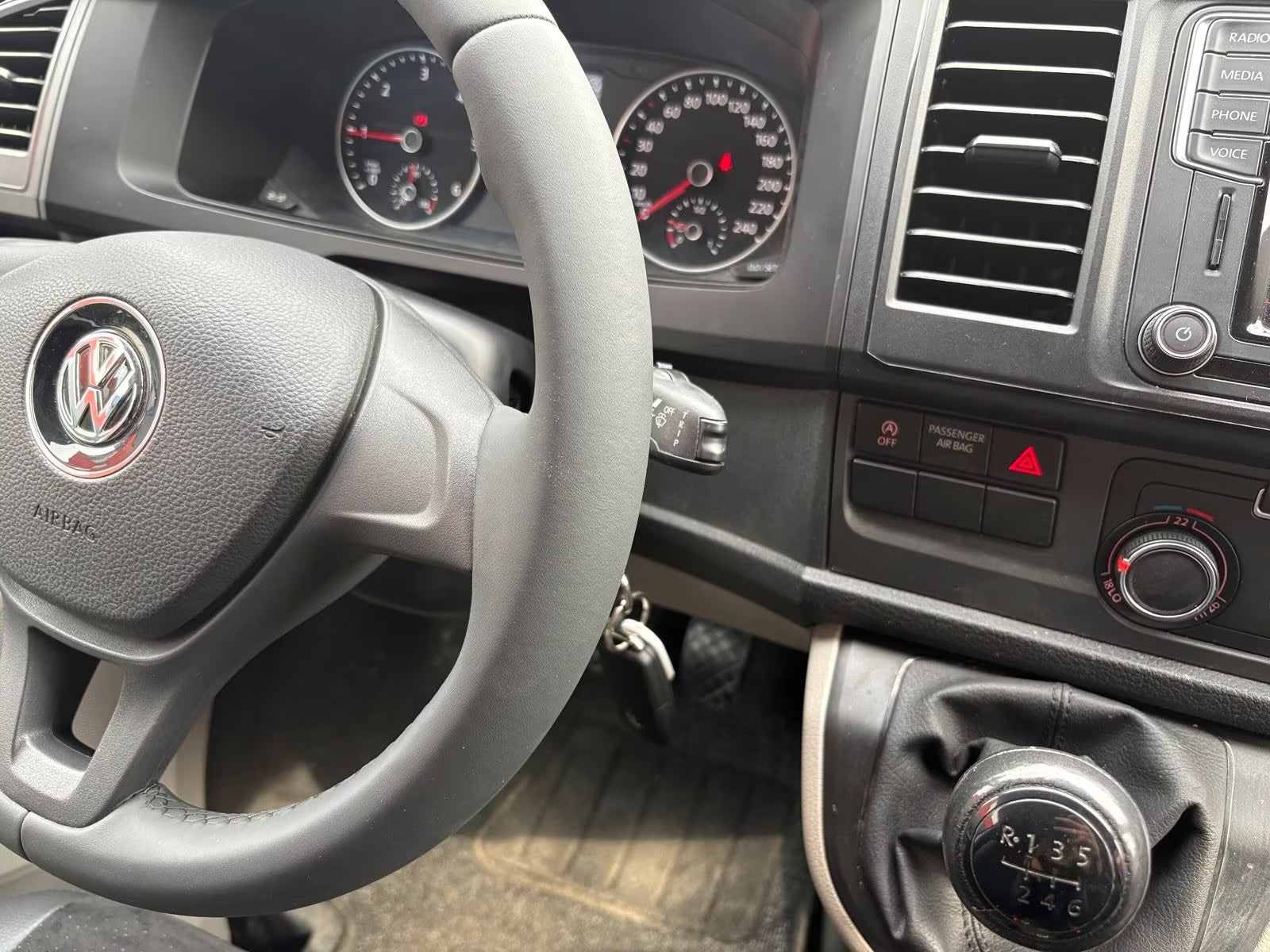 Volkswagen T6 Camper nur 73tkm 2.0 TDI 150PS Schaltgetriebe unfallfrei | Wohnmobil mit PDC, Rückfahrkamera | Campervan Umbau 4 Sitzer | VW