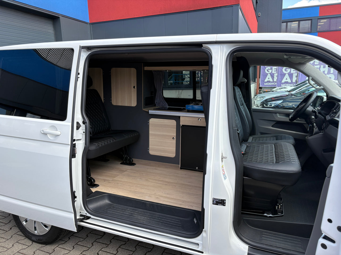 Volkswagen T6.1 Camper 2.0 TDI 110PS Schaltgetriebe unfallfrei | Wohnmobil mit PDC, Rückfahrkamera | Campervan Umbau 5 Sitzer | VW