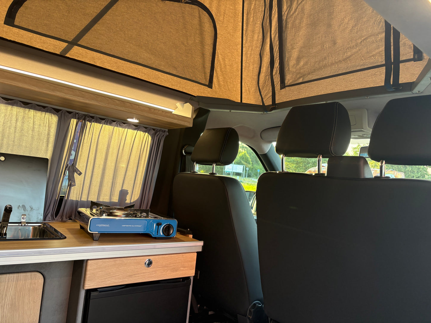 Volkswagen T6.1 Camper 2.0 TDI 150PS unfallfrei | Wohnmobil mit Hubdach Schlafdach, PDC, Navi, Rückfahrkamera | Campervan Umbau 5 Sitzer VW