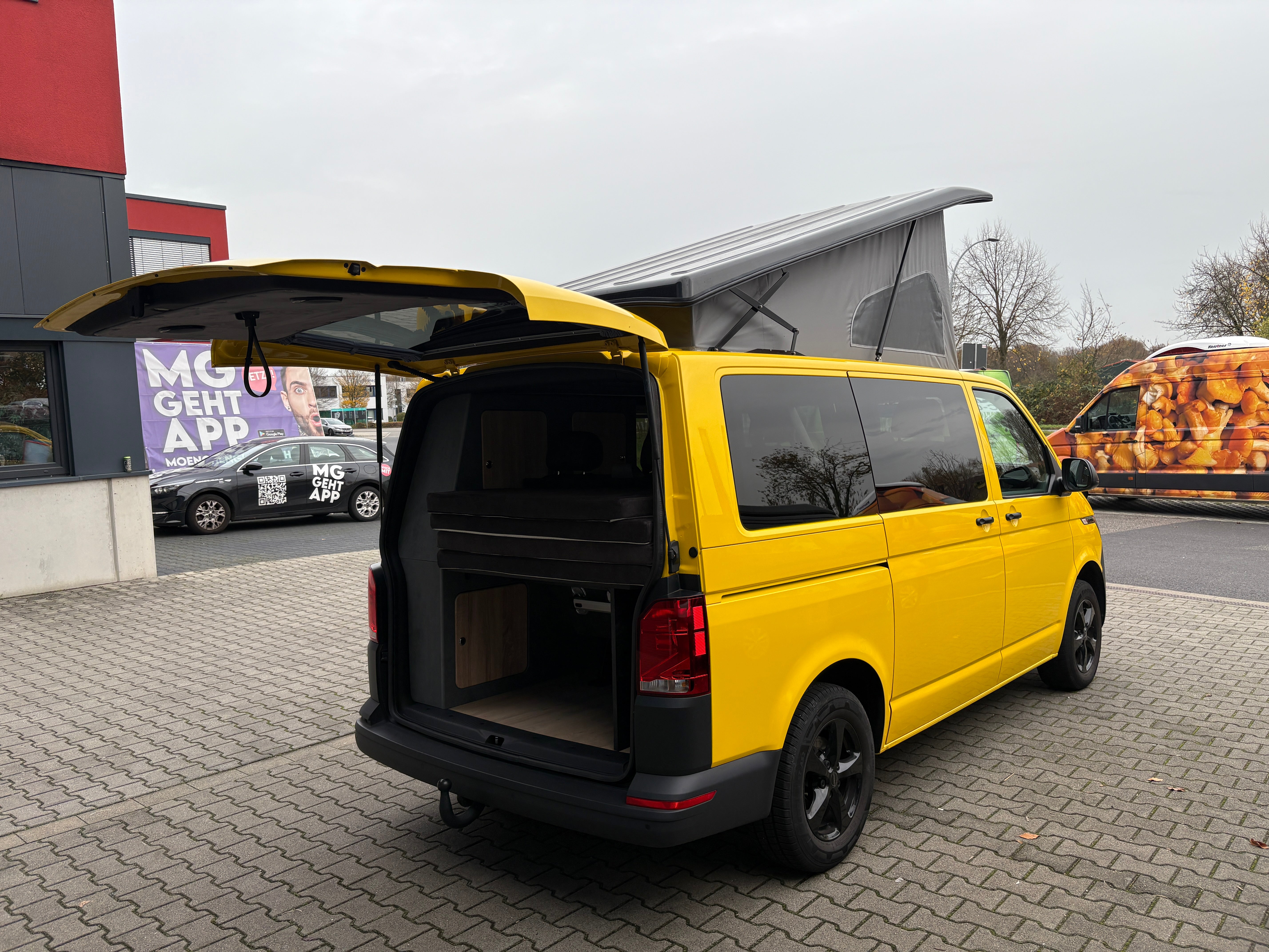 Volkswagen T6.1 Camper 2.0 TDI 110PS unfallfrei | Wohnmobil mit Hubdach Schlafdach, PDC, Anhängerkupplung, Rückfahrkamera | Campervan Umbau 5 Sitzer VW