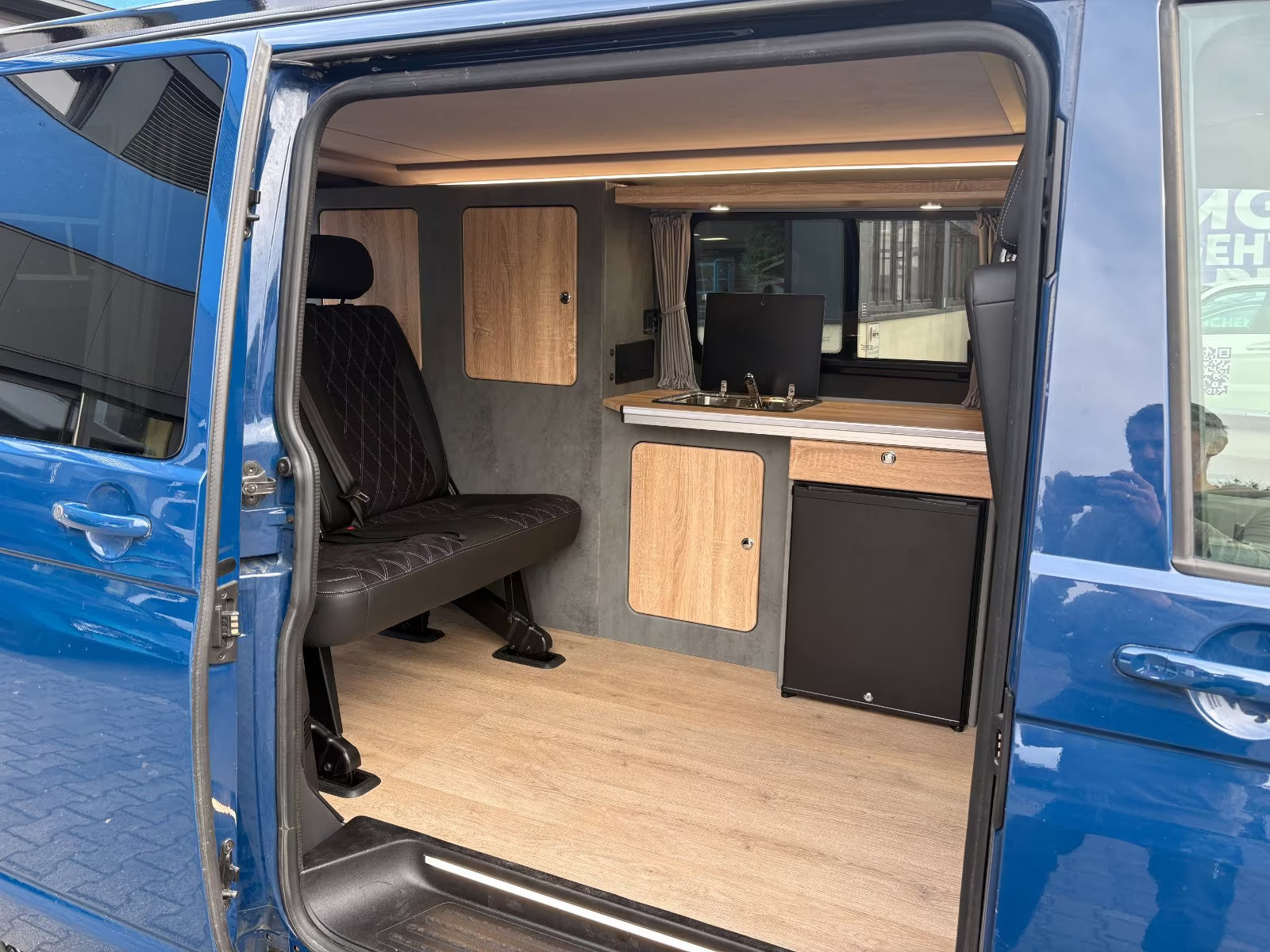 Volkswagen T6 Camper 2.0 TDI DSG Automatik 150PS unfallfrei | Wohnmobil mit Hubdach Schlafdach Standheizung, Rückfahrkamera mit PDC | Campervan Umbau 5 Sitzer | VW Bulli