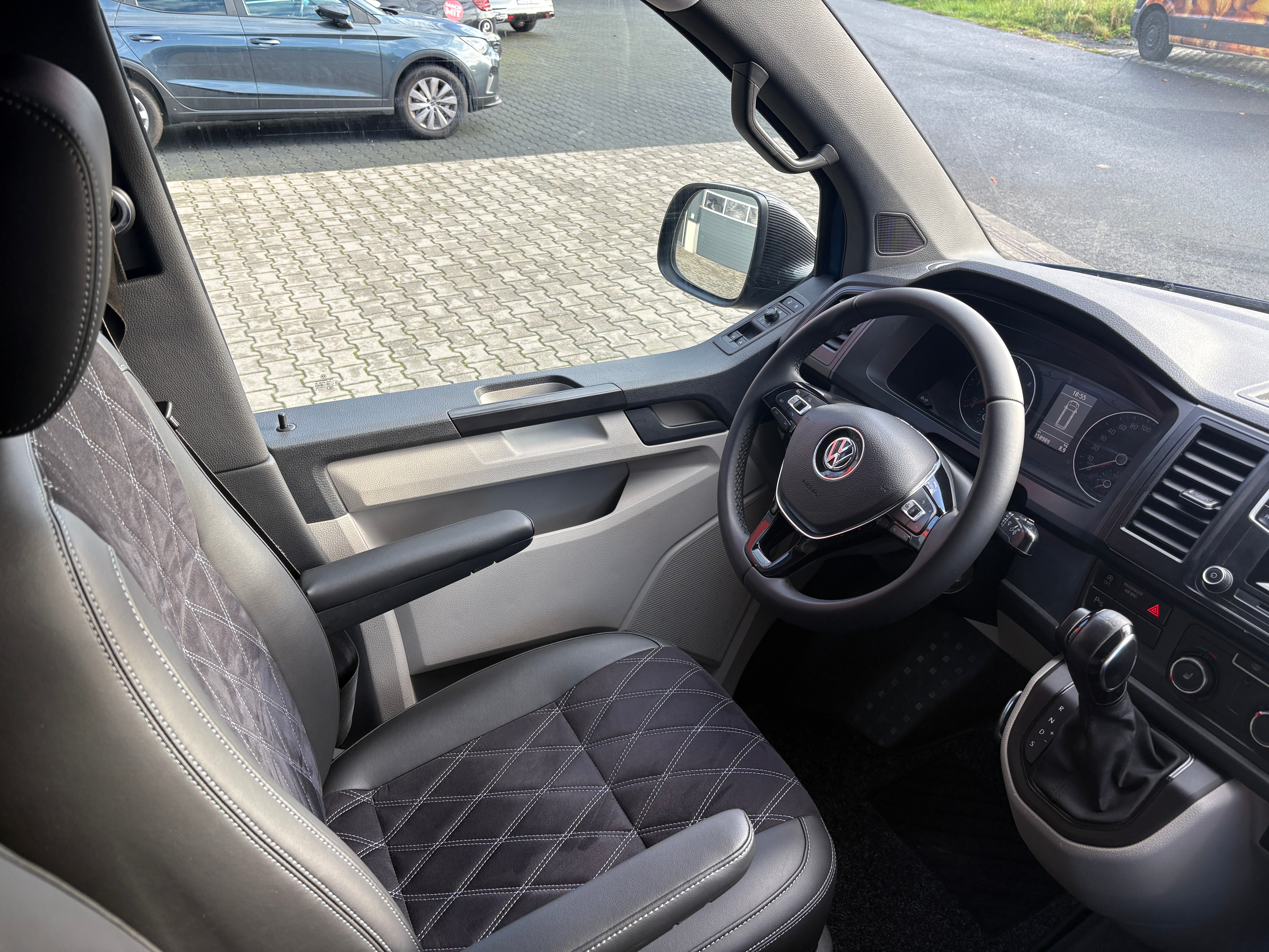 Volkswagen T6 Camper 2.0 TDI DSG Automatik 150PS unfallfrei | Wohnmobil mit Hubdach Schlafdach Standheizung, Rückfahrkamera mit PDC | Campervan Umbau 5 Sitzer | VW Bulli