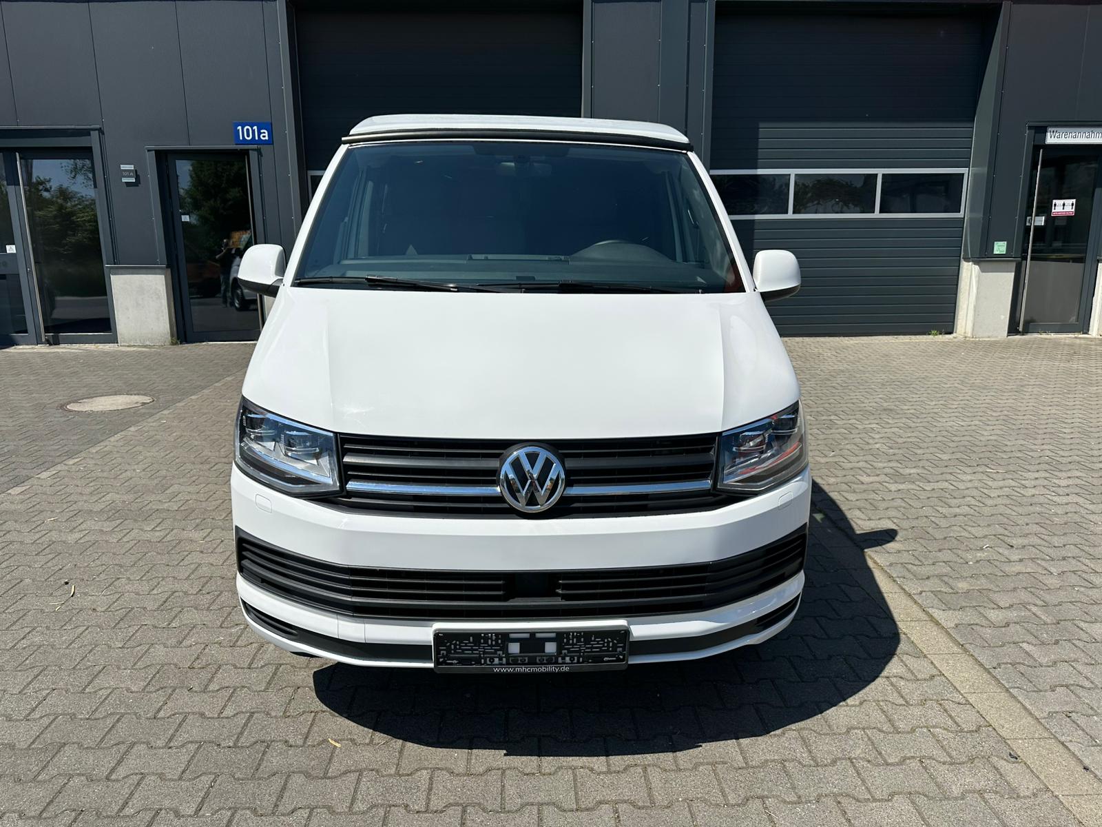 Volkswagen T6 Camper mit Toilette 2.0 TDI DSG Automatik 150PS unfallfrei | Wohnmobil mit Hubdach Schlafdach, PDC, Navi, Rückfahrkamera | Campervan Umbau 5 Sitzer