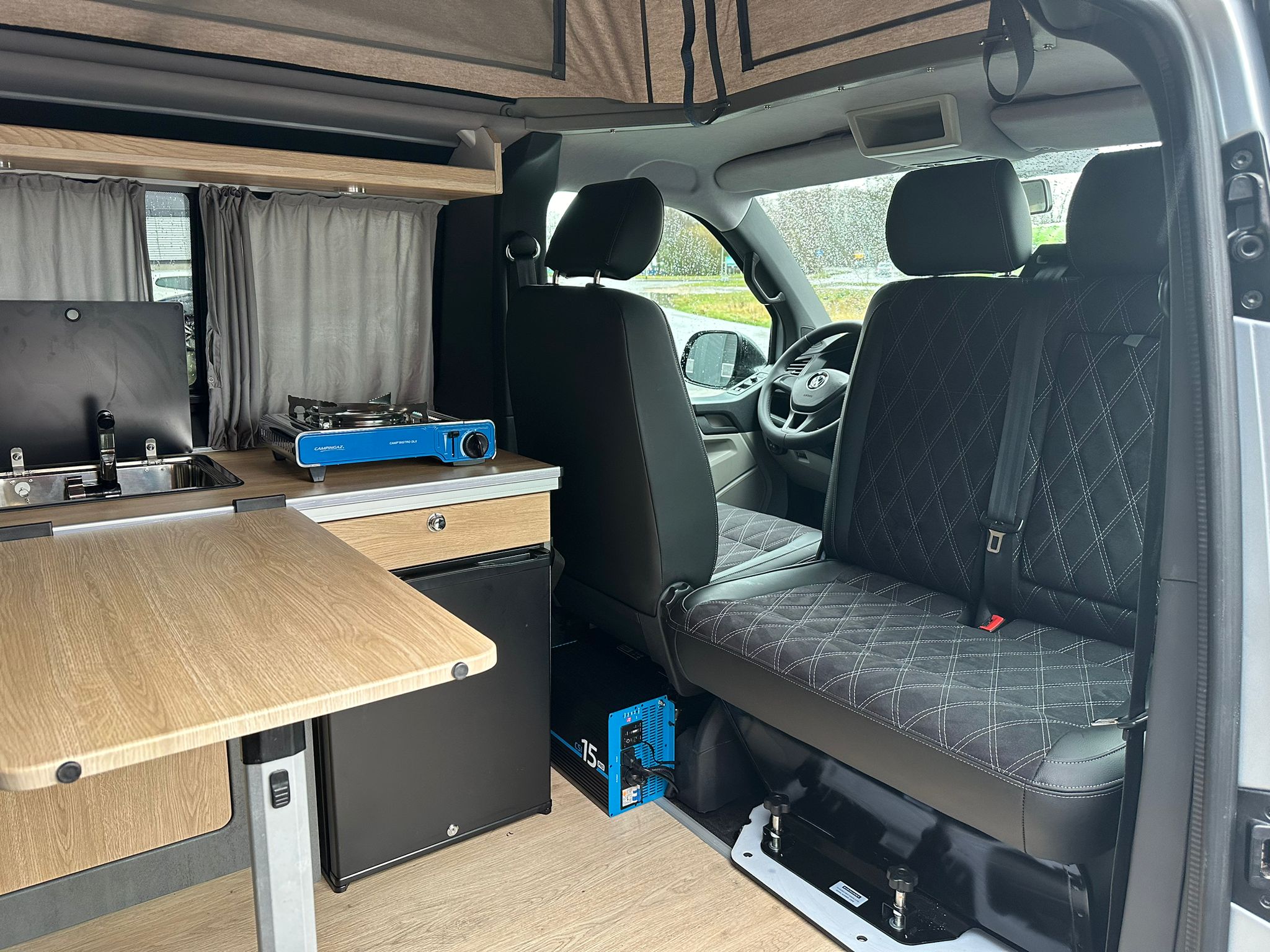 Volkswagen T6 Camper 2.0 TDI 102PS unfallfrei | Wohnmobil mit Hubdach Schlafdach, PDC, Navi, Rückfahrkamera | Campervan Umbau 5 Sitzer