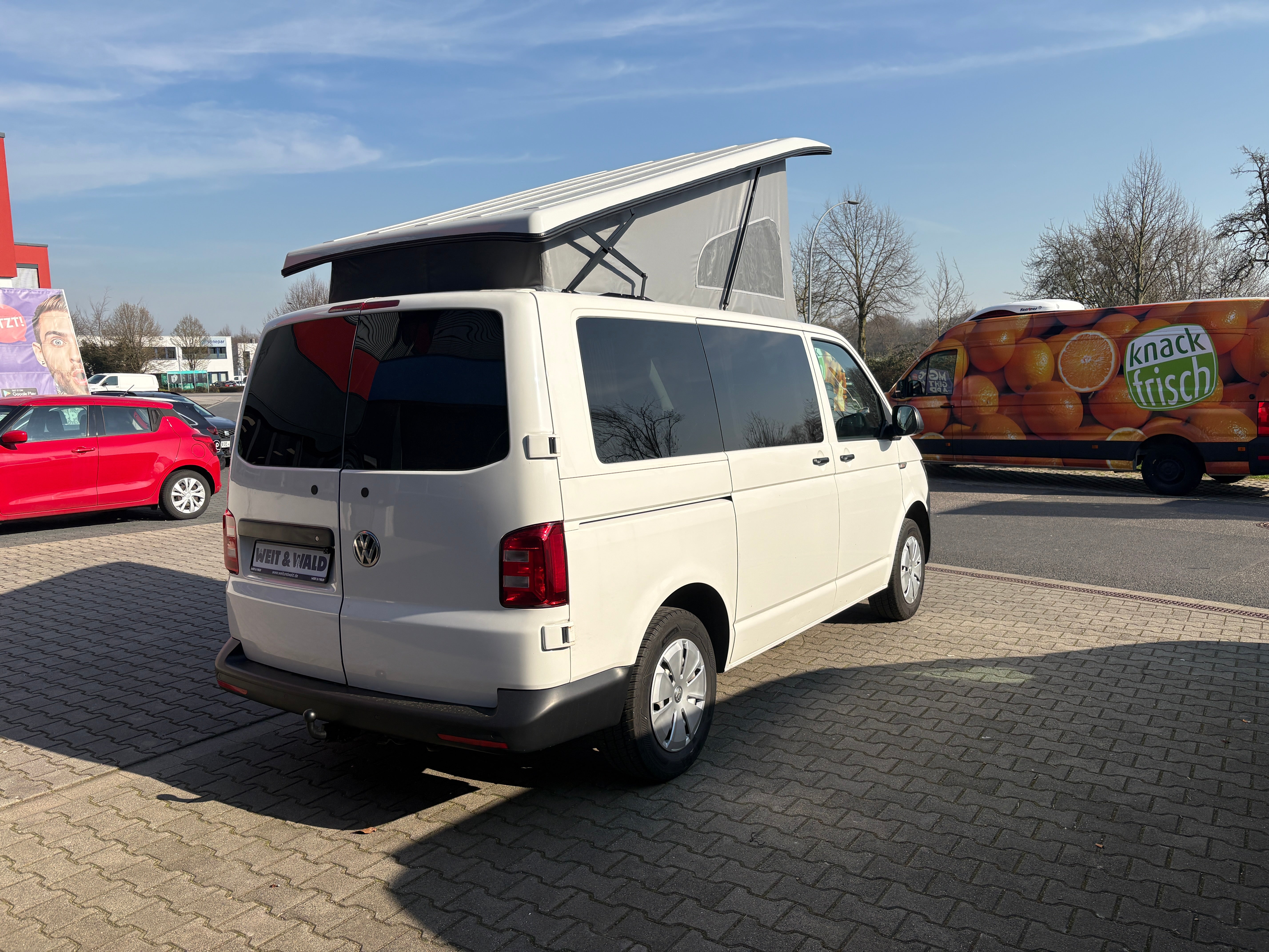 Volkswagen T6 Camper mit Schlafdach 2.0 TDI, 140 PS, DSG | VW Bulli Wohmobil Campervan fertiggestellt – sofort verfügbar | KM-Stand: 193.000 km, EZ: 11.2015, Weiß