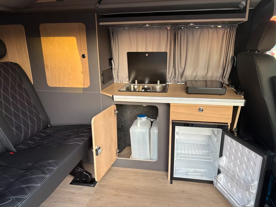 Volkswagen T6 Camper 2.0 TDI 114PS unfallfrei | Wohnmobil mit Hubdach Schlafdach, PDC, Anhängerkupplung, Rückfahrkamera | Campervan Umbau 5 Sitzer VW