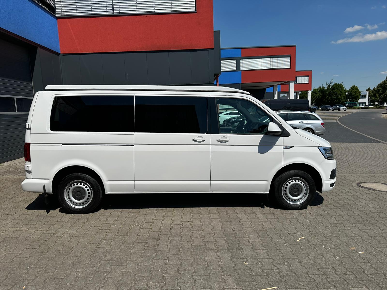 Volkswagen T6 Camper mit Toilette 2.0 TDI DSG Automatik 150PS unfallfrei | Wohnmobil mit Hubdach Schlafdach, PDC, Navi, Rückfahrkamera | Campervan Umbau 5 Sitzer