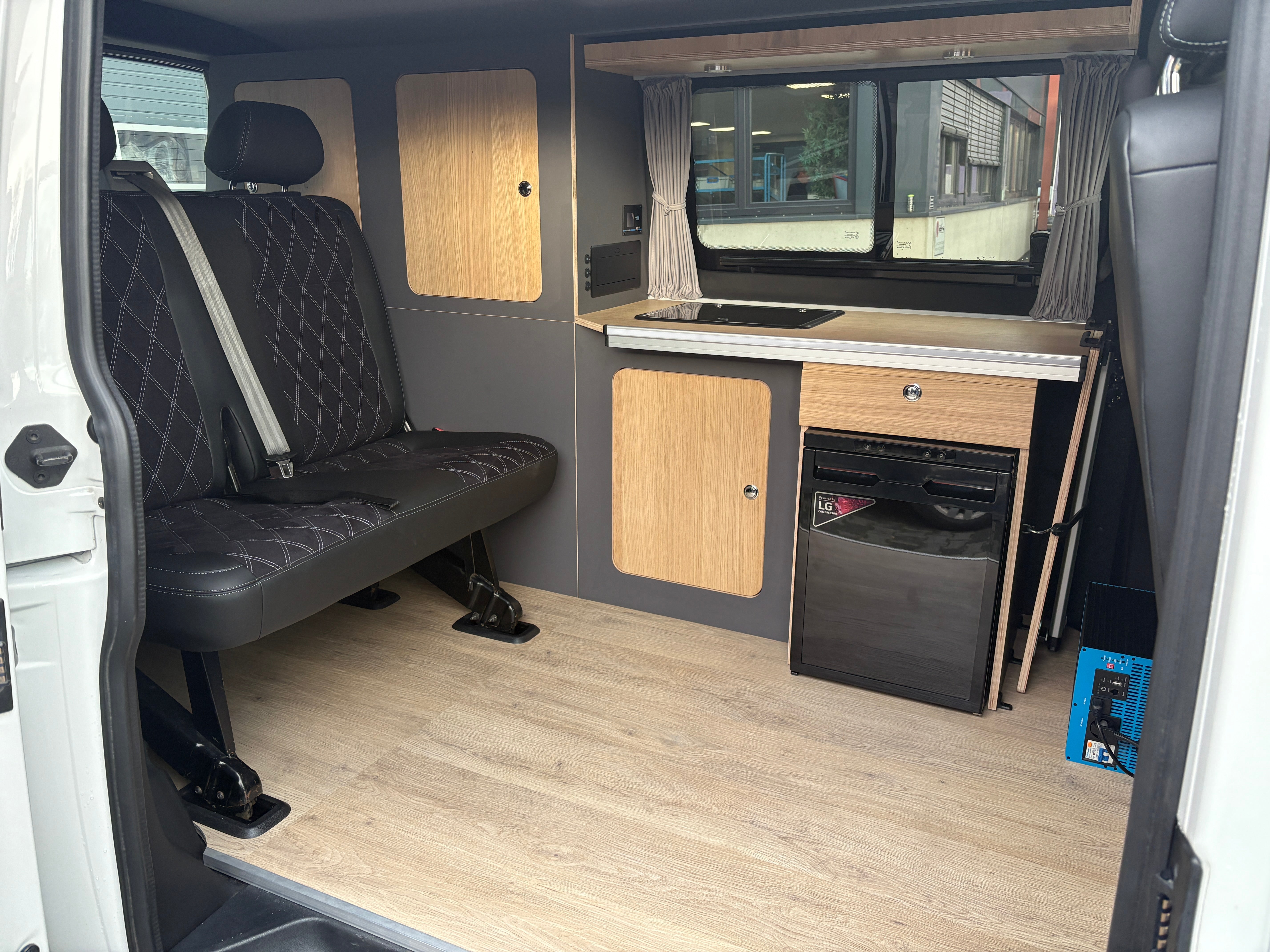 Volkswagen T6.1 Camper 2.0 TDI 150PS DSG Automatik unfallfrei | Wohnmobil mit Navi, PDC, Rückfahrkamera | Campervan Umbau 5 Sitzer | VW Bulli