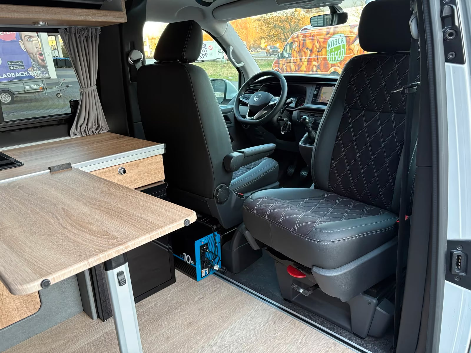 Volkswagen T6.1 Camper mit Schlafdach 2.0 TDI, 110 PS | VW Bulli Wohmobil Campervan fertiggestellt – sofort verfügbar | KM-Stand: 151.000 km, EZ: 04.2021, Weiß