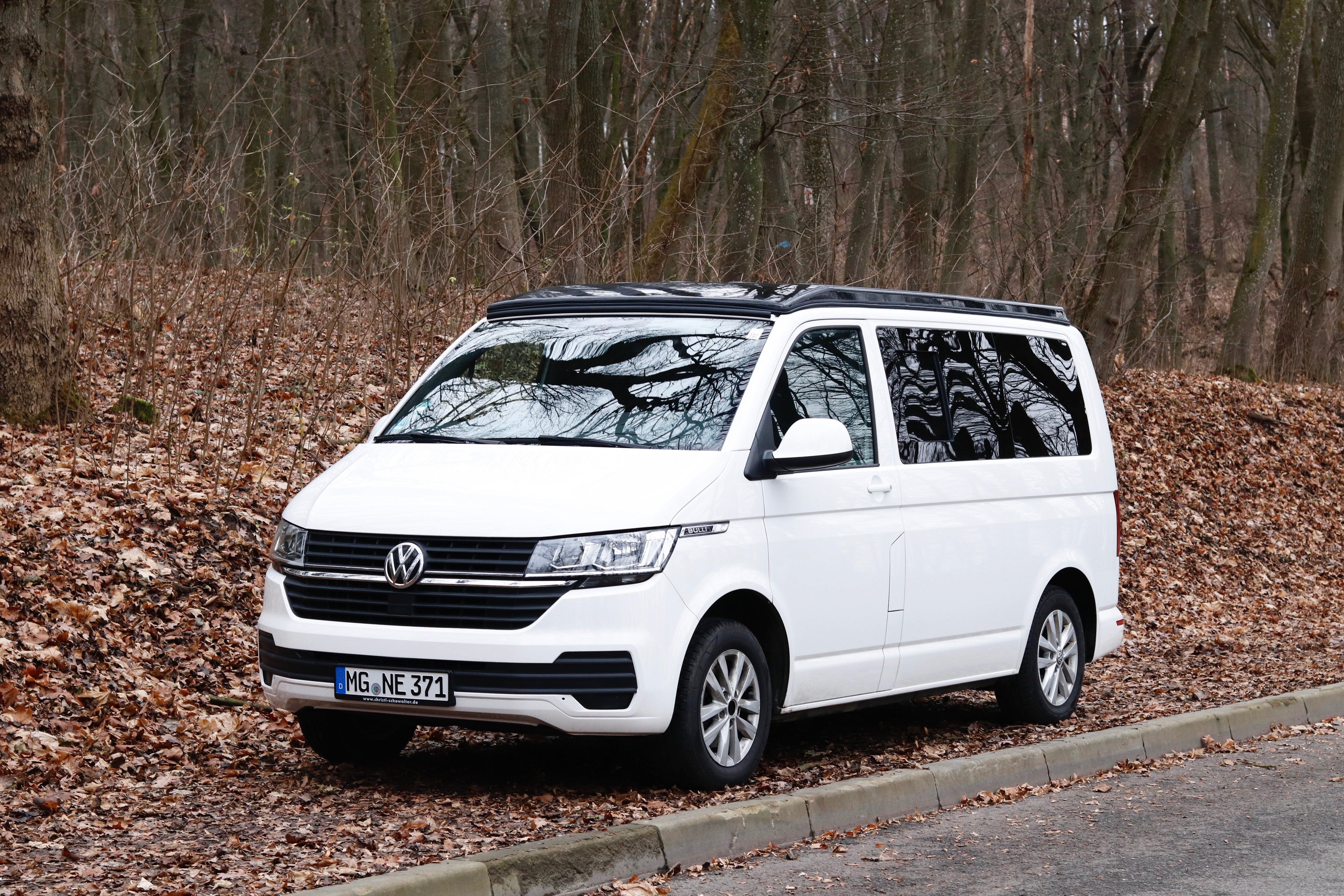 Volkswagen T6.1 Camper 2.0 TDI 150PS unfallfrei | Wohnmobil mit Hubdach Schlafdach, PDC, Anhängerkupplung, Rückfahrkamera | Campervan Umbau 5 Sitzer VW