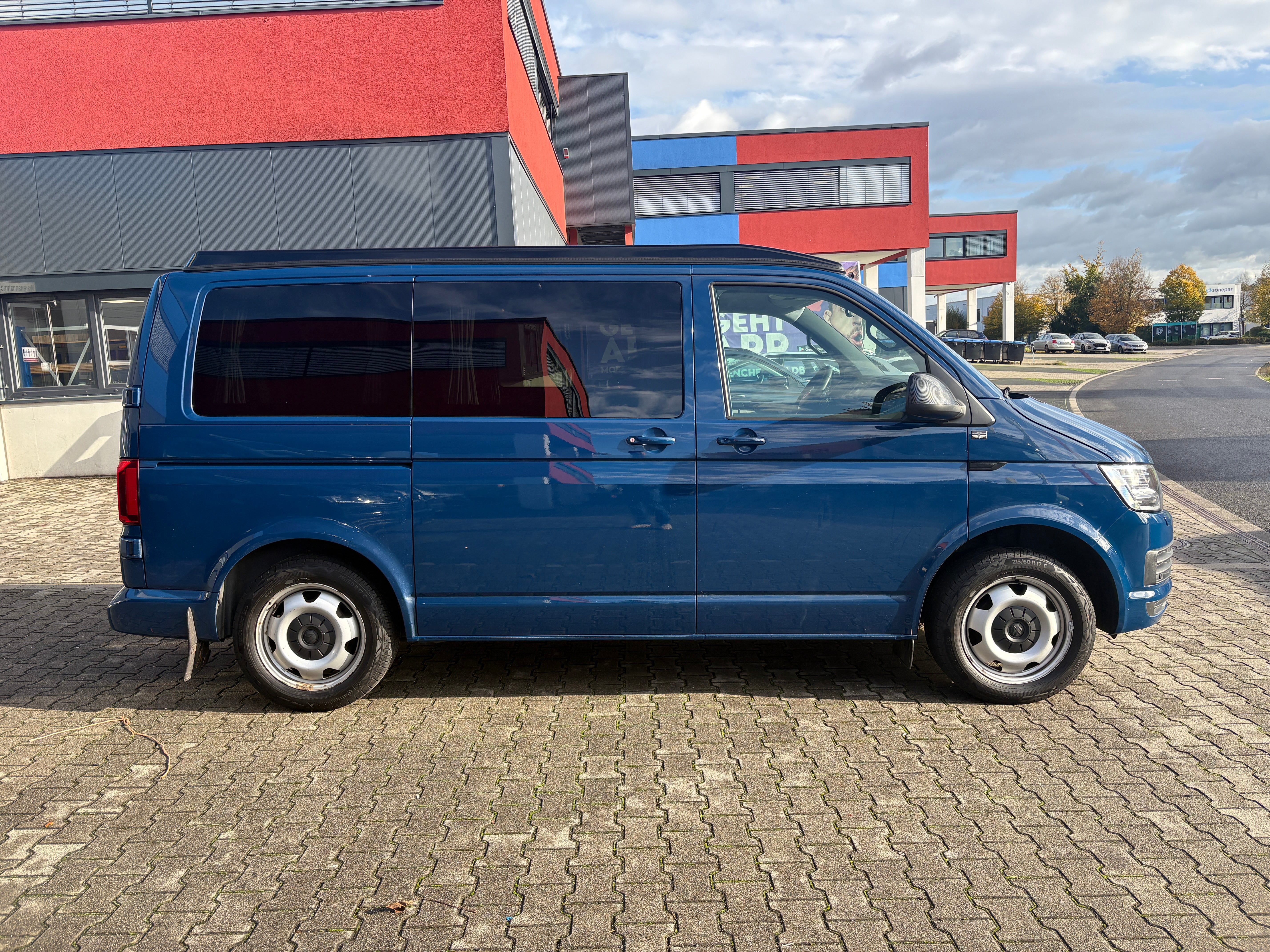 Volkswagen T6 Camper 2.0 TDI DSG Automatik 150PS unfallfrei | Wohnmobil mit Hubdach Schlafdach Standheizung, Rückfahrkamera mit PDC | Campervan Umbau 5 Sitzer | VW Bulli