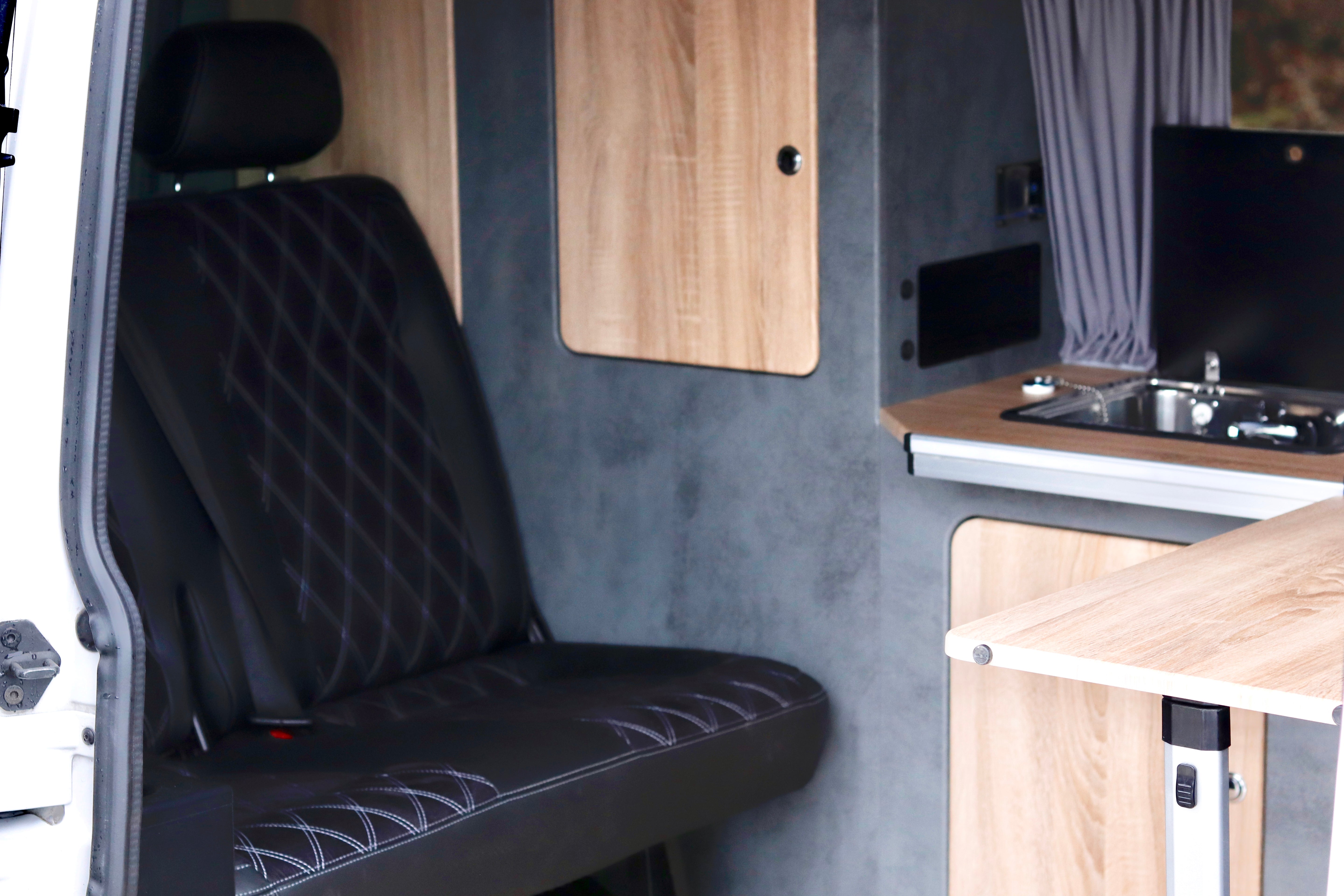 Volkswagen T6.1 Camper 2.0 TDI 150PS unfallfrei | Wohnmobil mit Hubdach Schlafdach, PDC, Anhängerkupplung, Rückfahrkamera | Campervan Umbau 5 Sitzer VW