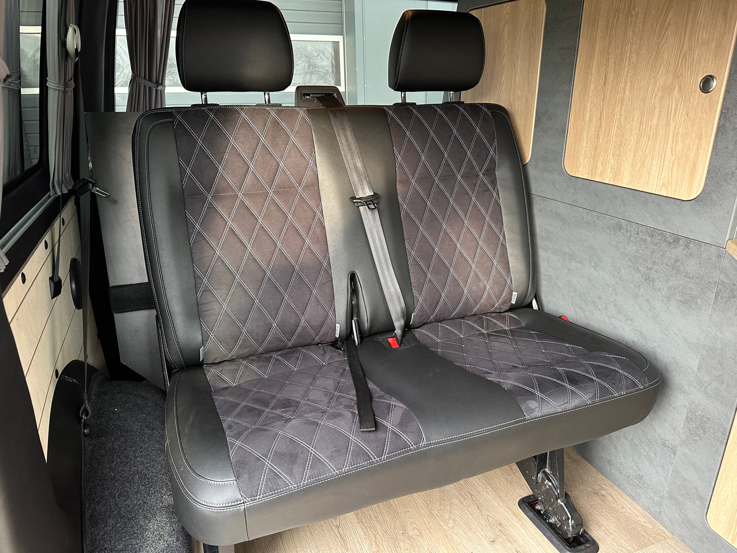 Volkswagen T6 Camper 2.0 TDI 102PS unfallfrei | Wohnmobil mit PDC, Navi, Rückfahrkamera | Campervan Umbau 4 Sitzer Leder