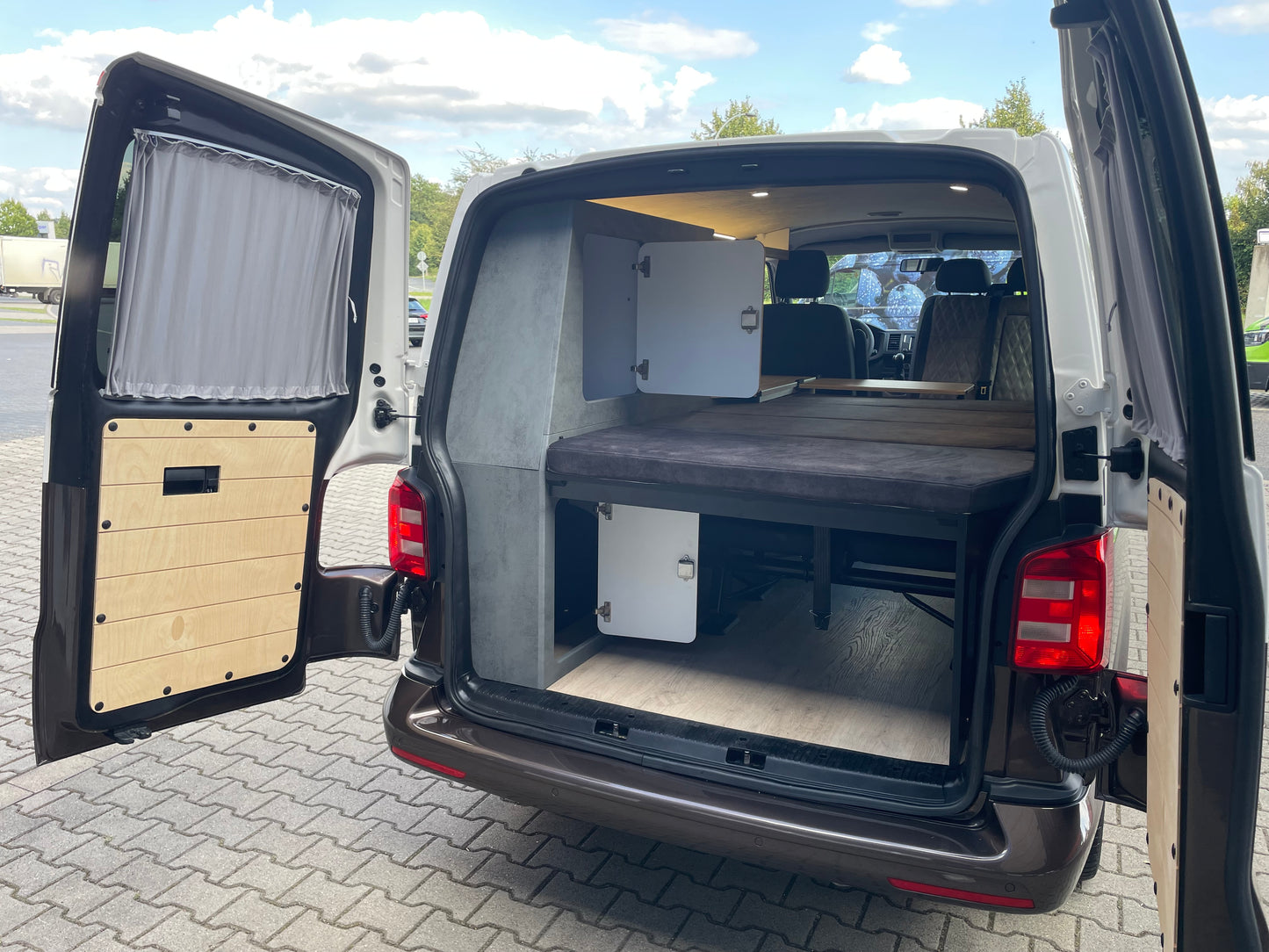 Volkswagen T6 Camper DSG 2.0 TDI 150PS unfallfrei | Wohnmobil mit Original VW Standheizung, PDC, Navi | Campervan Umbau 5 Sitzer