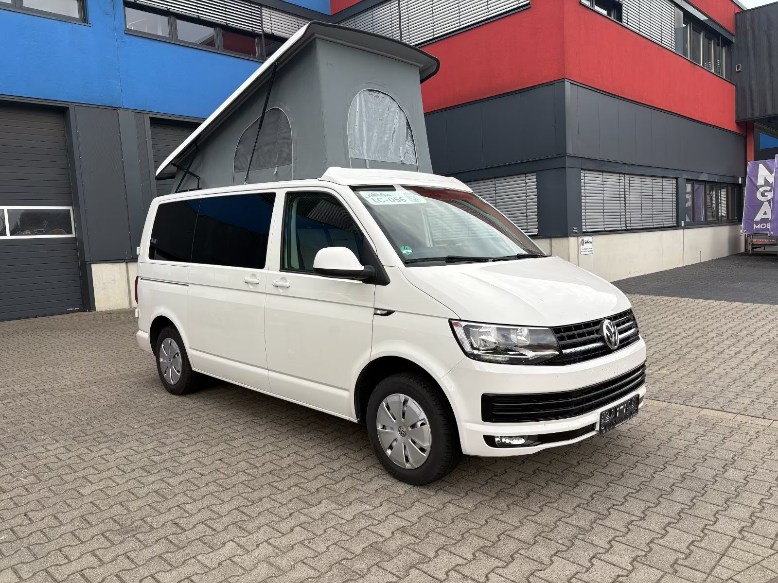 Volkswagen T6 Camper 2.0 TDI 150PS Schaltgetriebe unfallfrei | Wohnmobil mit Hubdach Schlafdach, Rückfahrkamera mit PDC | Campervan Umbau 5 Sitzer | VW Bulli