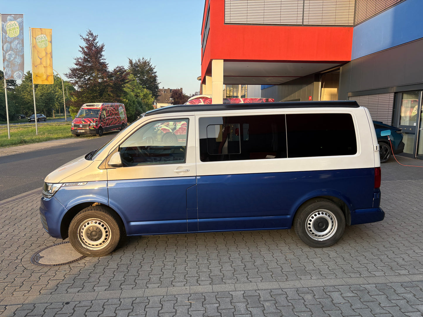 Volkswagen T6.1 Camper 2.0 TDI 150PS unfallfrei | Wohnmobil mit Hubdach Schlafdach, PDC, Navi, Rückfahrkamera | Campervan Umbau 5 Sitzer VW