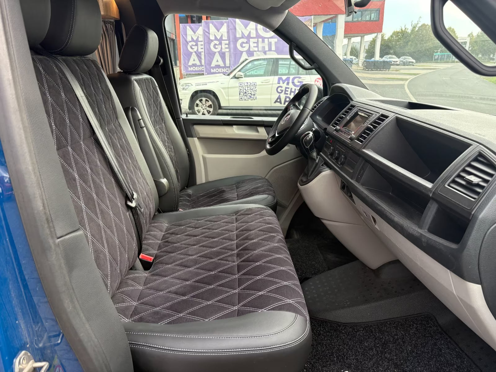 Volkswagen T6 Camper 2.0 TDI DSG Automatik 150PS unfallfrei | Wohnmobil mit Hubdach Schlafdach Standheizung, Rückfahrkamera mit PDC | Campervan Umbau 5 Sitzer | VW Bulli