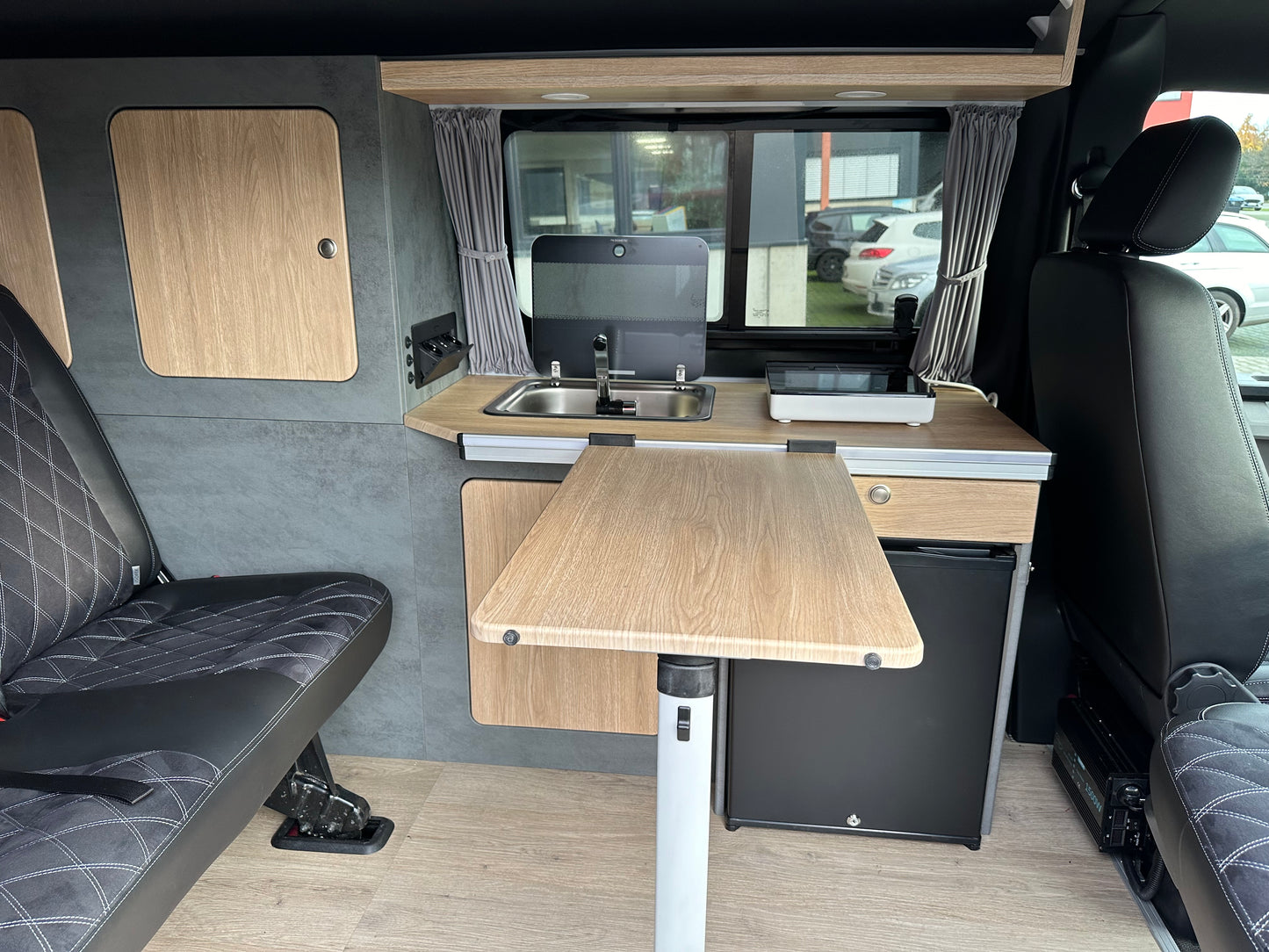 Volkswagen T6 Camper 2.0 TDI 102PS unfallfrei | Wohnmobil mit PDC, Navi, Rückfahrkamera | Campervan Umbau 4 Sitzer Leder