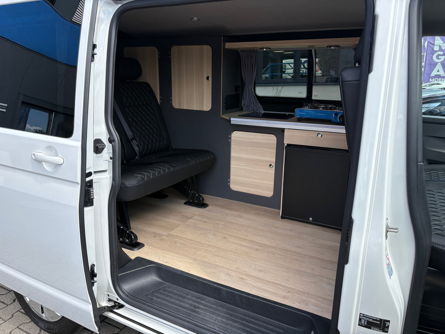 Volkswagen T6.1 Camper 2.0 TDI 110PS Schaltgetriebe unfallfrei | Wohnmobil mit PDC, Rückfahrkamera | Campervan Umbau 5 Sitzer | VW