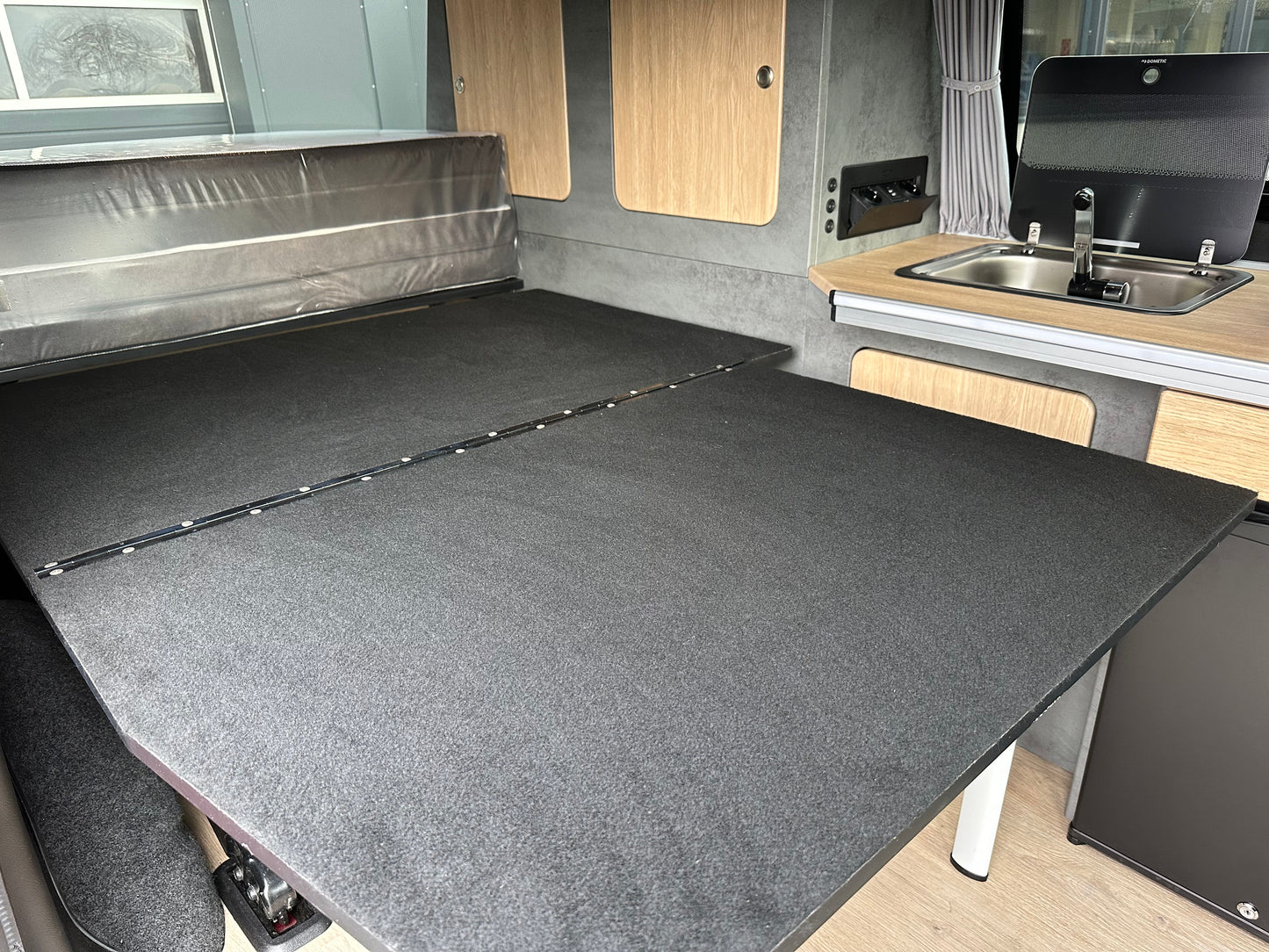 Volkswagen T6 Camper 2.0 TDI 102PS unfallfrei | Wohnmobil mit PDC, Navi, Rückfahrkamera | Campervan Umbau 4 Sitzer Leder