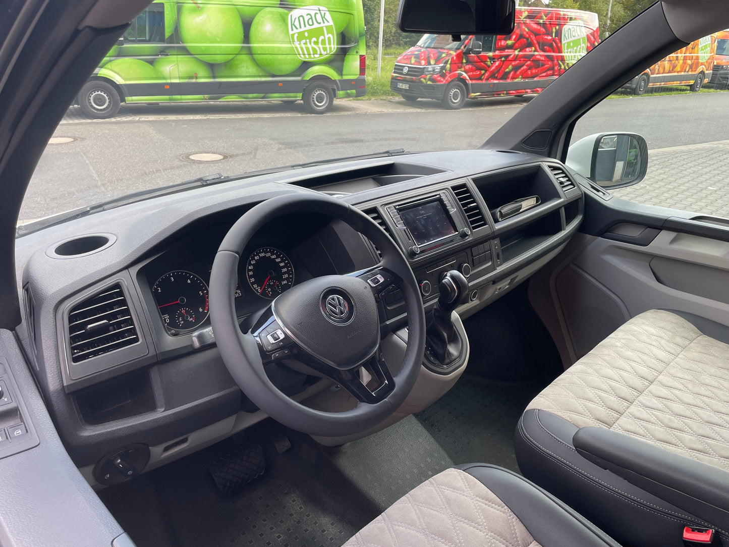 Volkswagen T6 Camper DSG 2.0 TDI 150PS unfallfrei | Wohnmobil mit Original VW Standheizung, PDC, Navi | Campervan Umbau 5 Sitzer