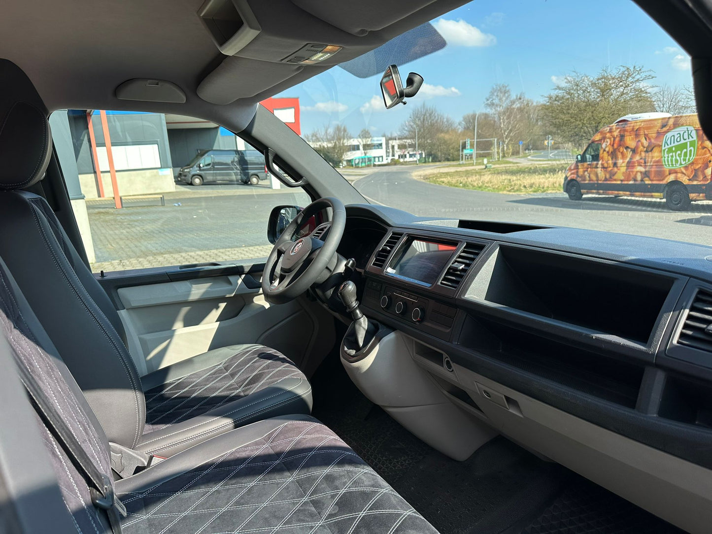 Volkswagen T6 Camper 2.0 TDI 102PS unfallfrei | Wohnmobil, PDC, Navi, Rückfahrkamera | Campervan Umbau 5 Sitzer
