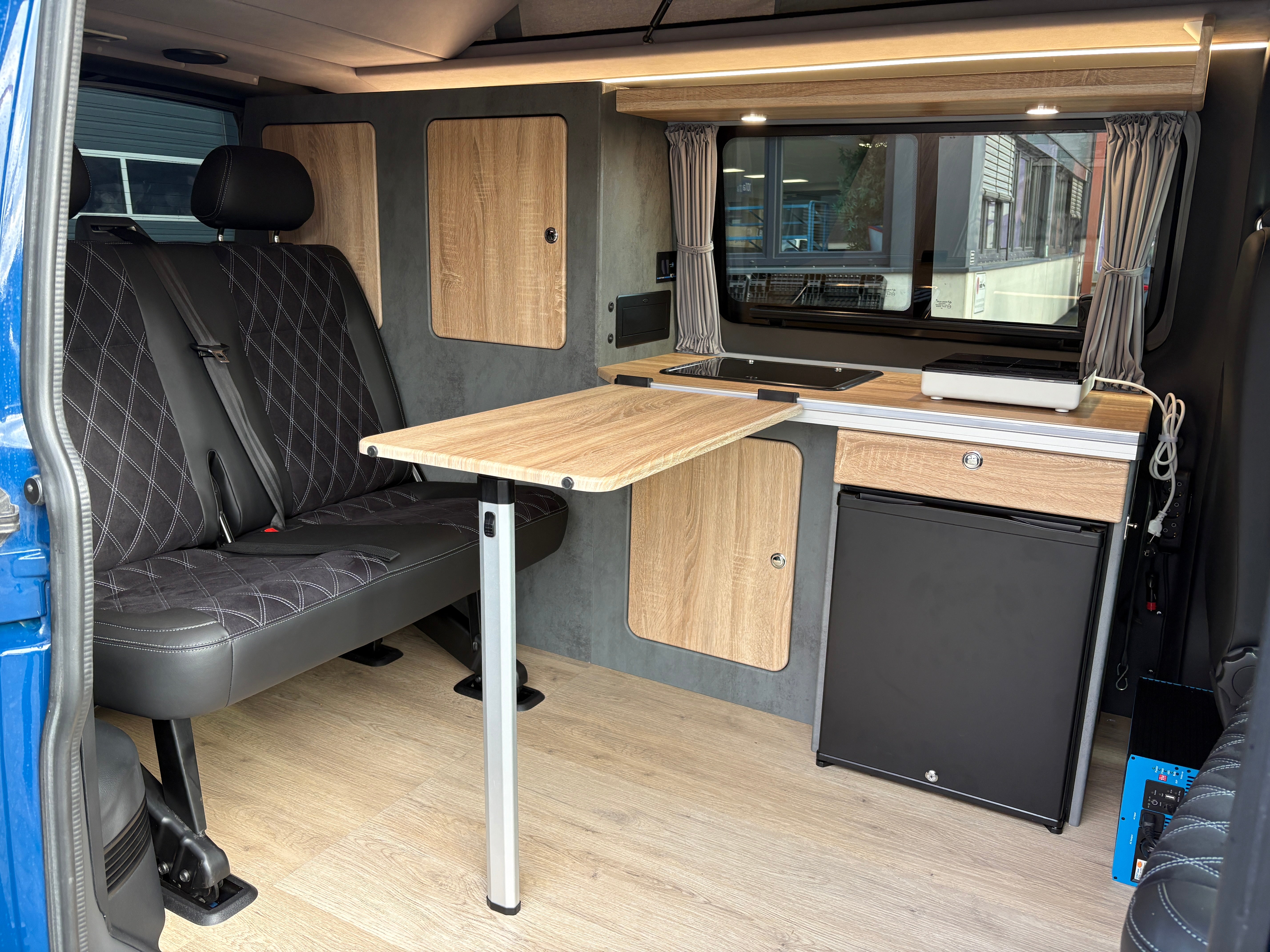 Volkswagen T6 Camper 2.0 TDI DSG Automatik 150PS unfallfrei | Wohnmobil mit Hubdach Schlafdach Standheizung, Rückfahrkamera mit PDC | Campervan Umbau 5 Sitzer | VW Bulli